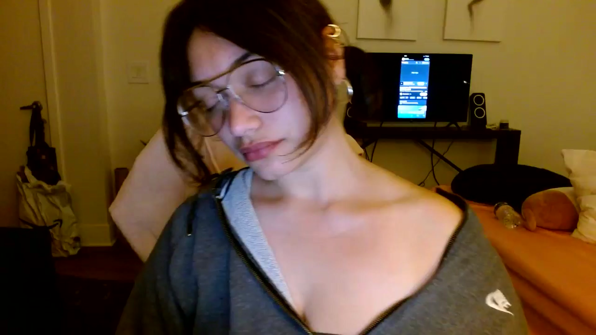 Gallery image thumbnail from Scar__lett's myfreecams stream on, 04/12/2025, 10:05 image 8 of 20