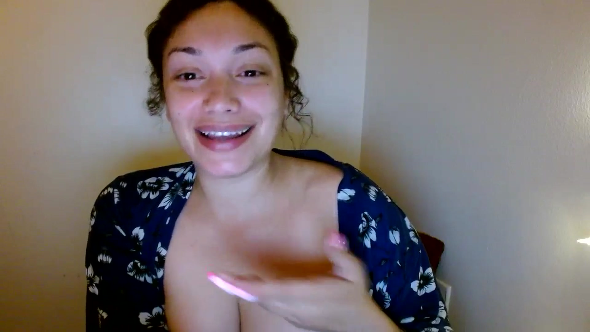 Gallery image thumbnail from Scar__lett's myfreecams stream on, 04/21/2025, 07:54 image 14 of 20
