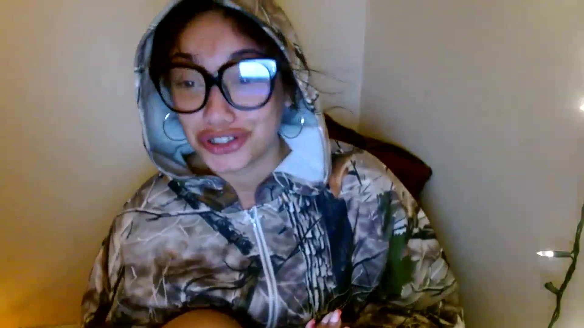 Gallery image thumbnail from Scar__lett's myfreecams stream on, 05/10/2025, 10:32 image 2 of 20