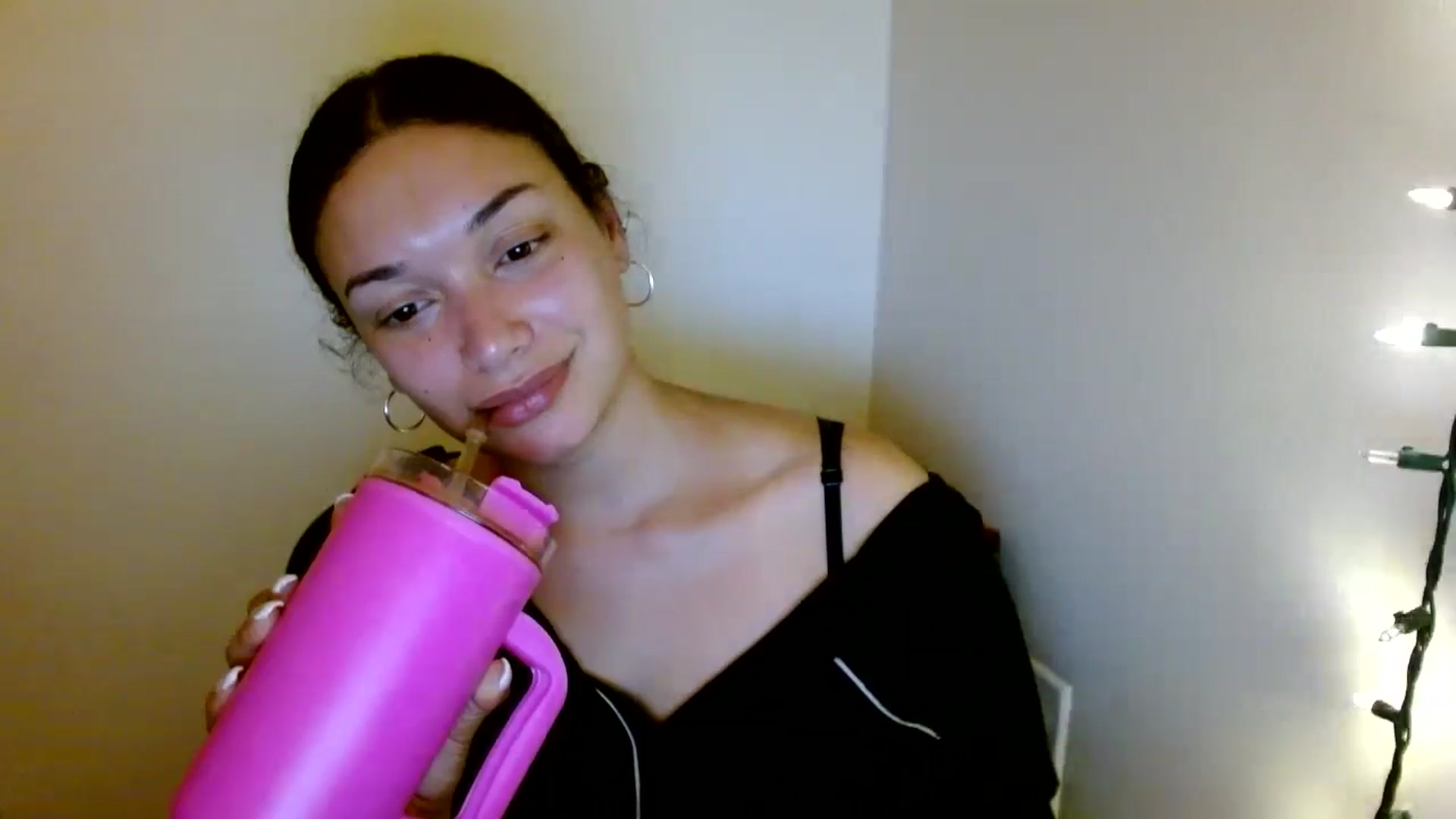 Gallery image thumbnail from Scar__lett's myfreecams stream on, 06/26/2025, 09:02 image 6 of 20