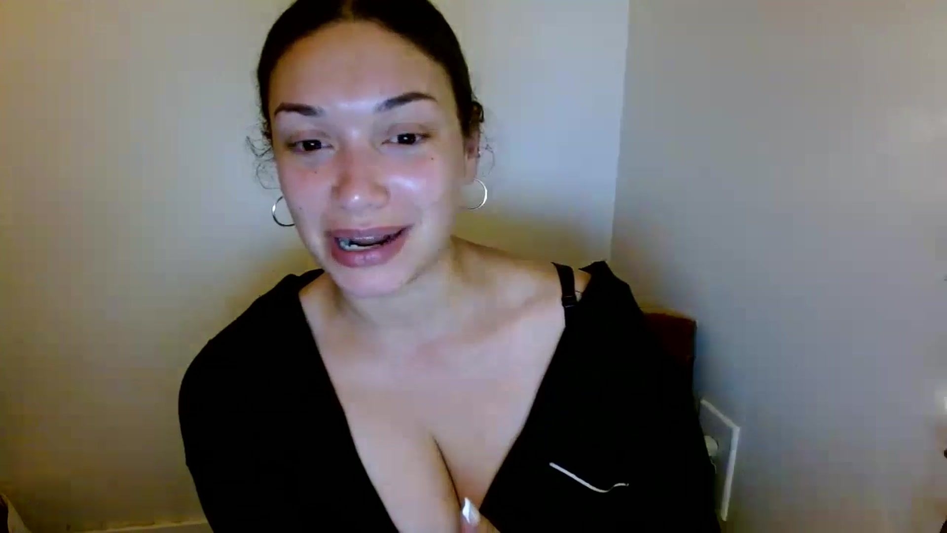 Gallery image thumbnail from Scar__lett's myfreecams stream on, 06/26/2025, 09:02 image 12 of 20