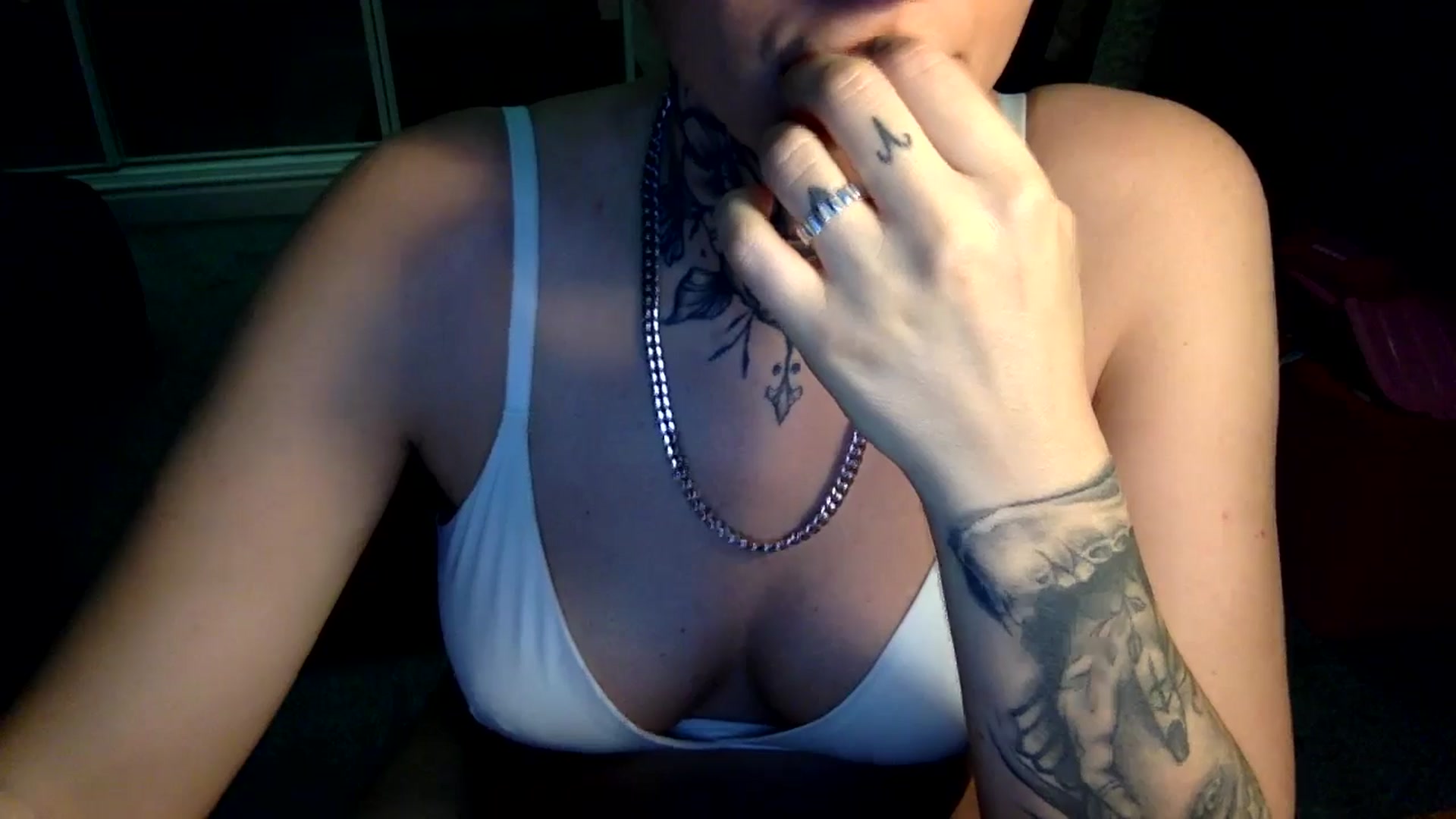 Gallery image thumbnail from Scarlet99's myfreecams stream on, 08/12/2024, 23:33 image 16 of 20