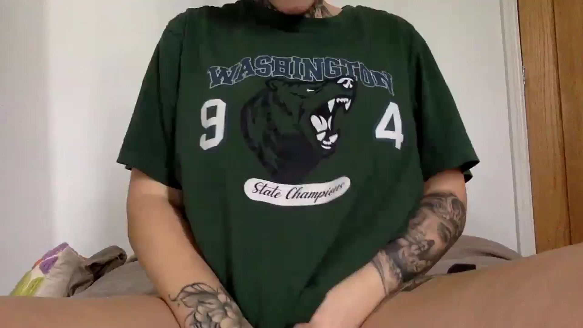 Gallery image thumbnail from Scarlet99's myfreecams stream on, 08/17/2024, 09:36 image 1 of 20
