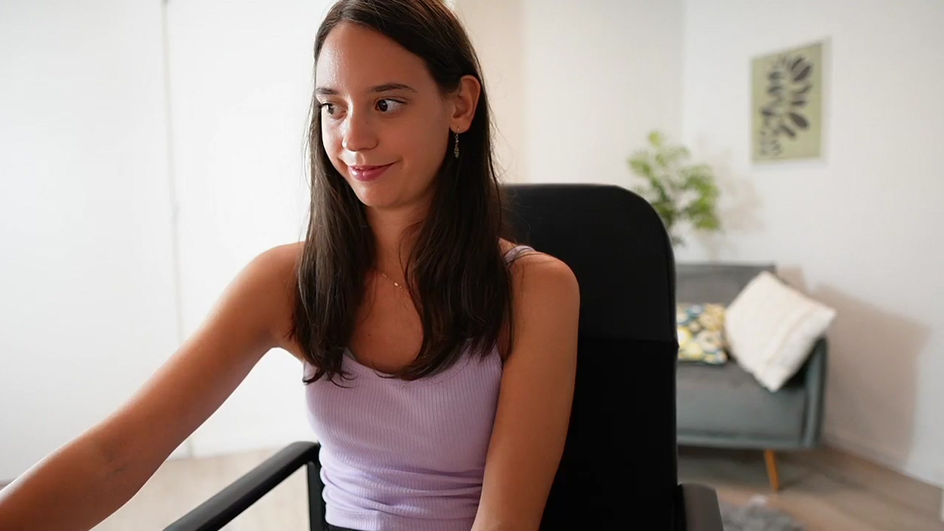 Gallery image thumbnail from ScarletBloom's myfreecams stream on, 09/20/2023, 17:52 image 2 of 20
