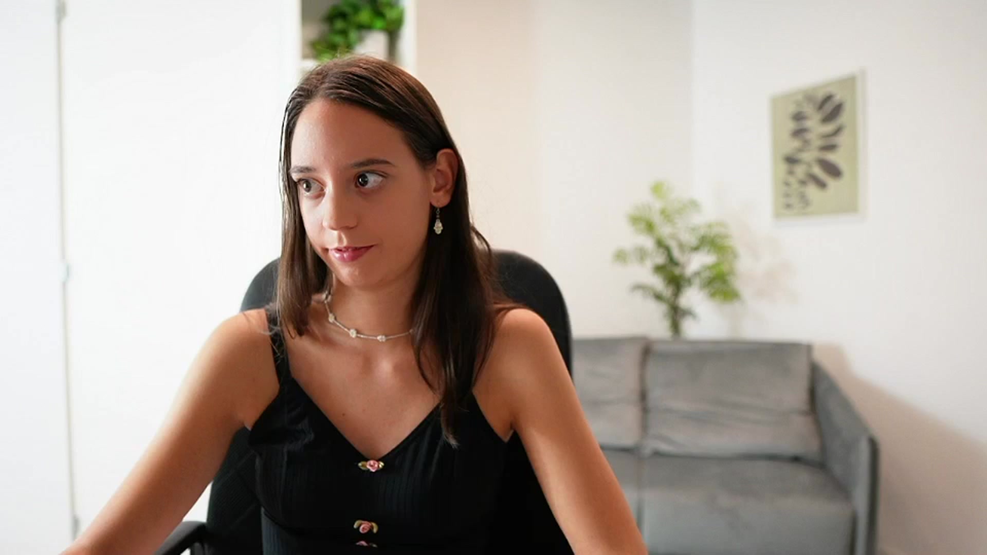 Gallery image thumbnail from ScarletBloom's myfreecams stream on, 10/03/2023, 15:39 image 19 of 20