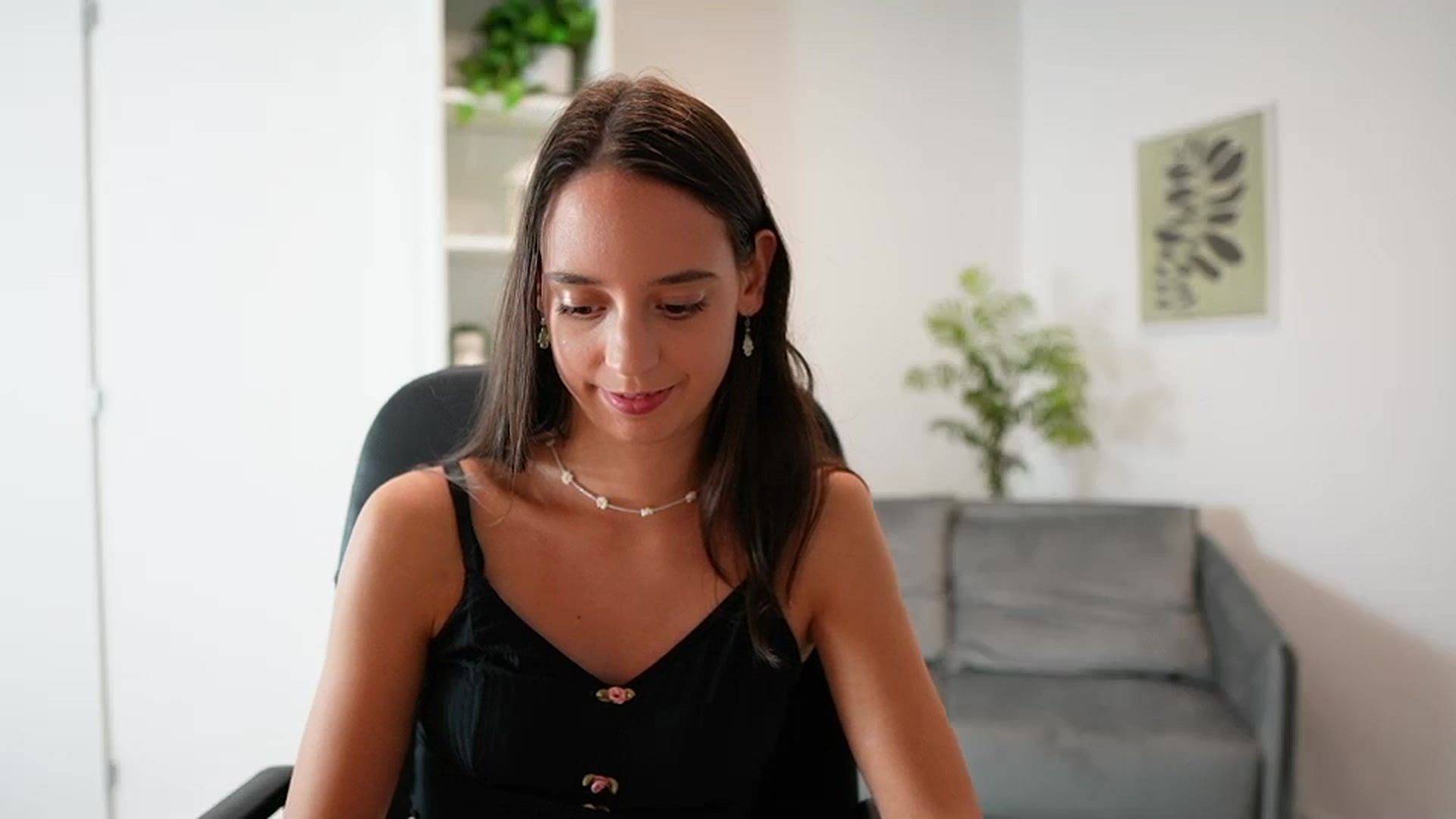 Gallery image thumbnail from ScarletBloom's myfreecams stream on, 10/03/2023, 15:39 image 11 of 20