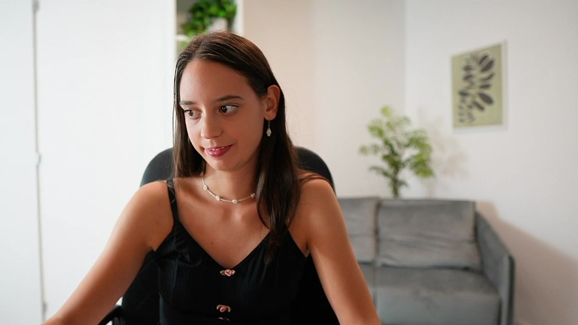Gallery image thumbnail from ScarletBloom's myfreecams stream on, 10/03/2023, 15:39 image 7 of 20