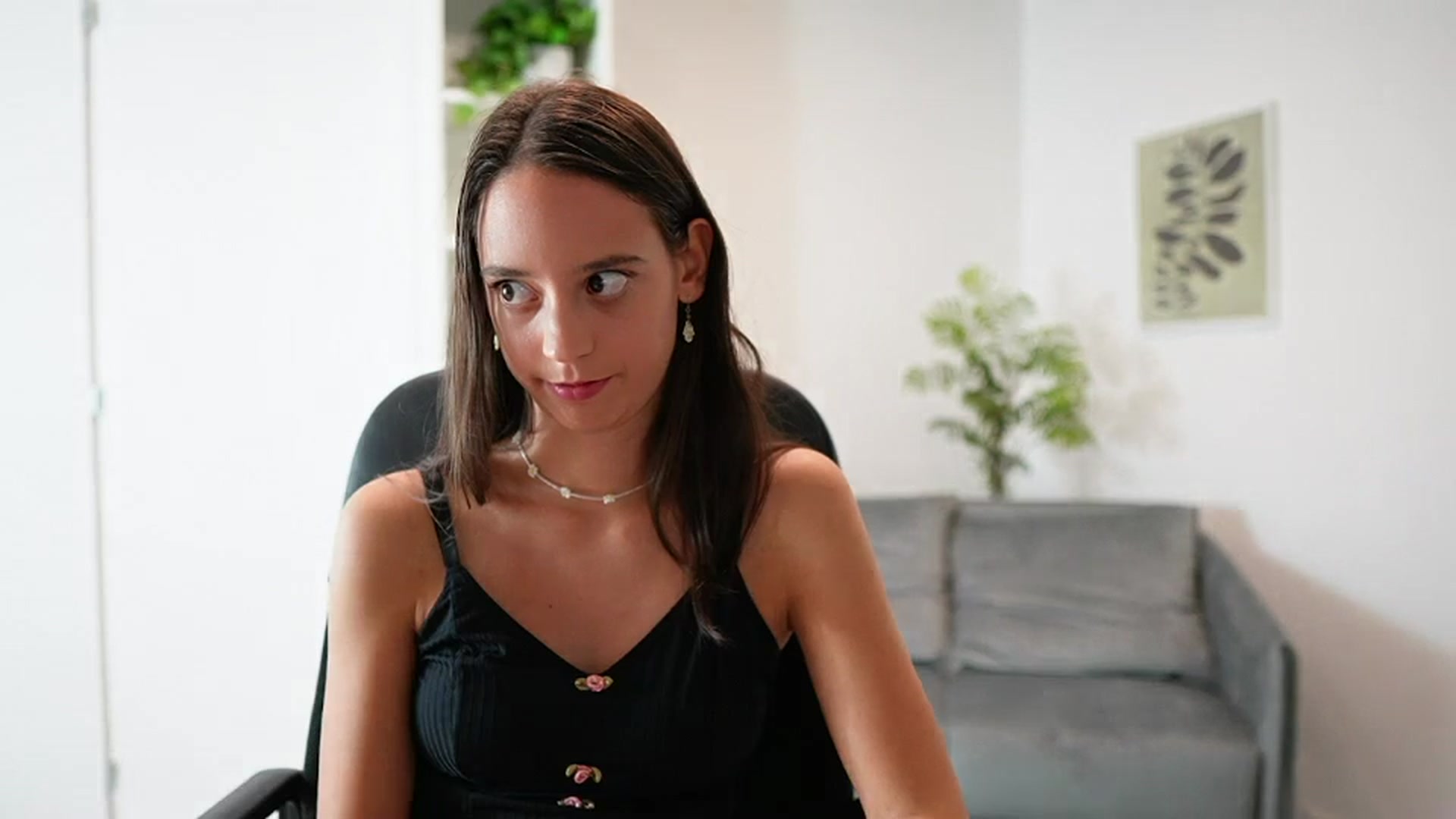 Gallery image thumbnail from ScarletBloom's myfreecams stream on, 10/03/2023, 15:39 image 17 of 20