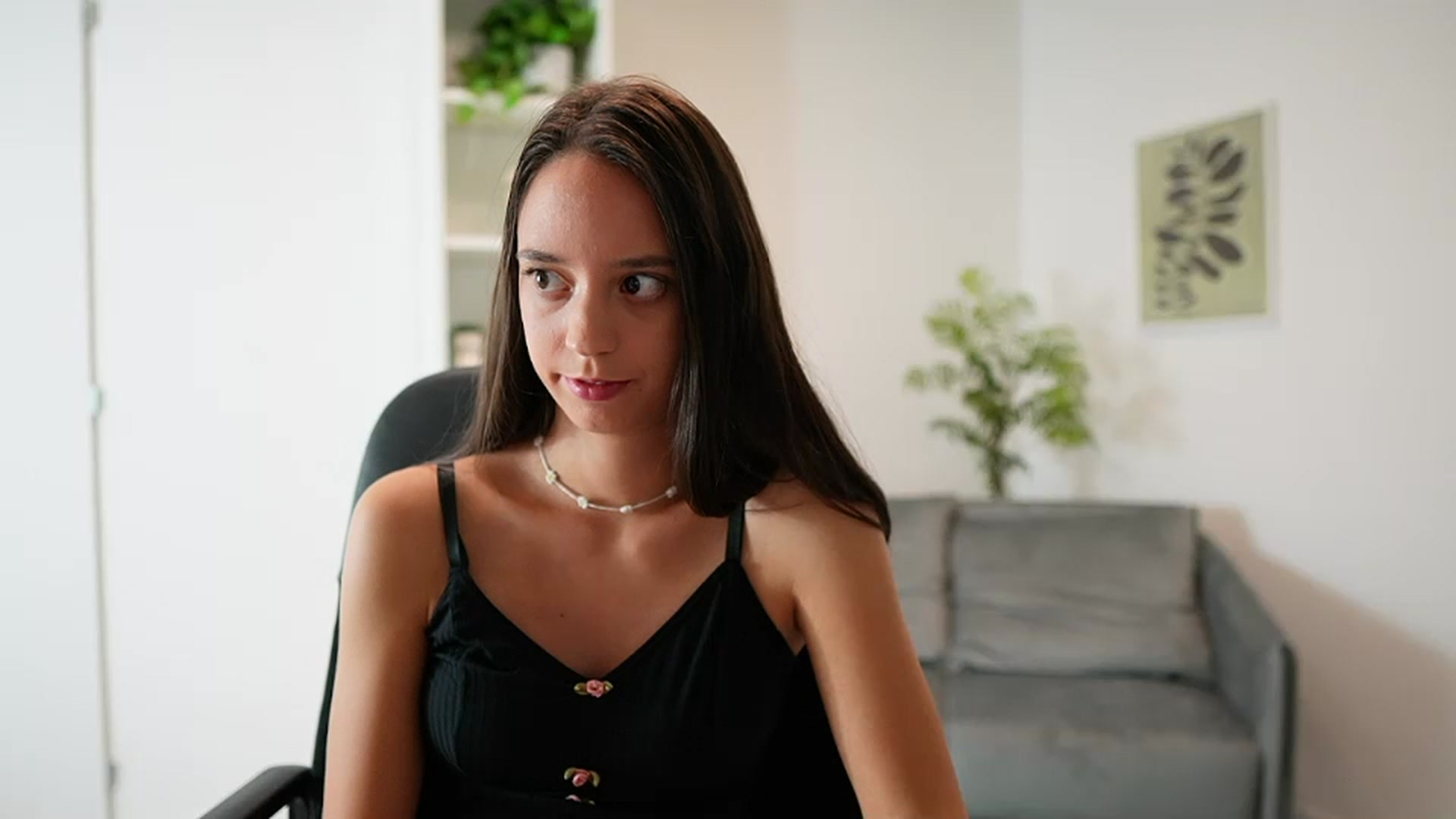 Gallery image thumbnail from ScarletBloom's myfreecams stream on, 10/03/2023, 15:39 image 3 of 20