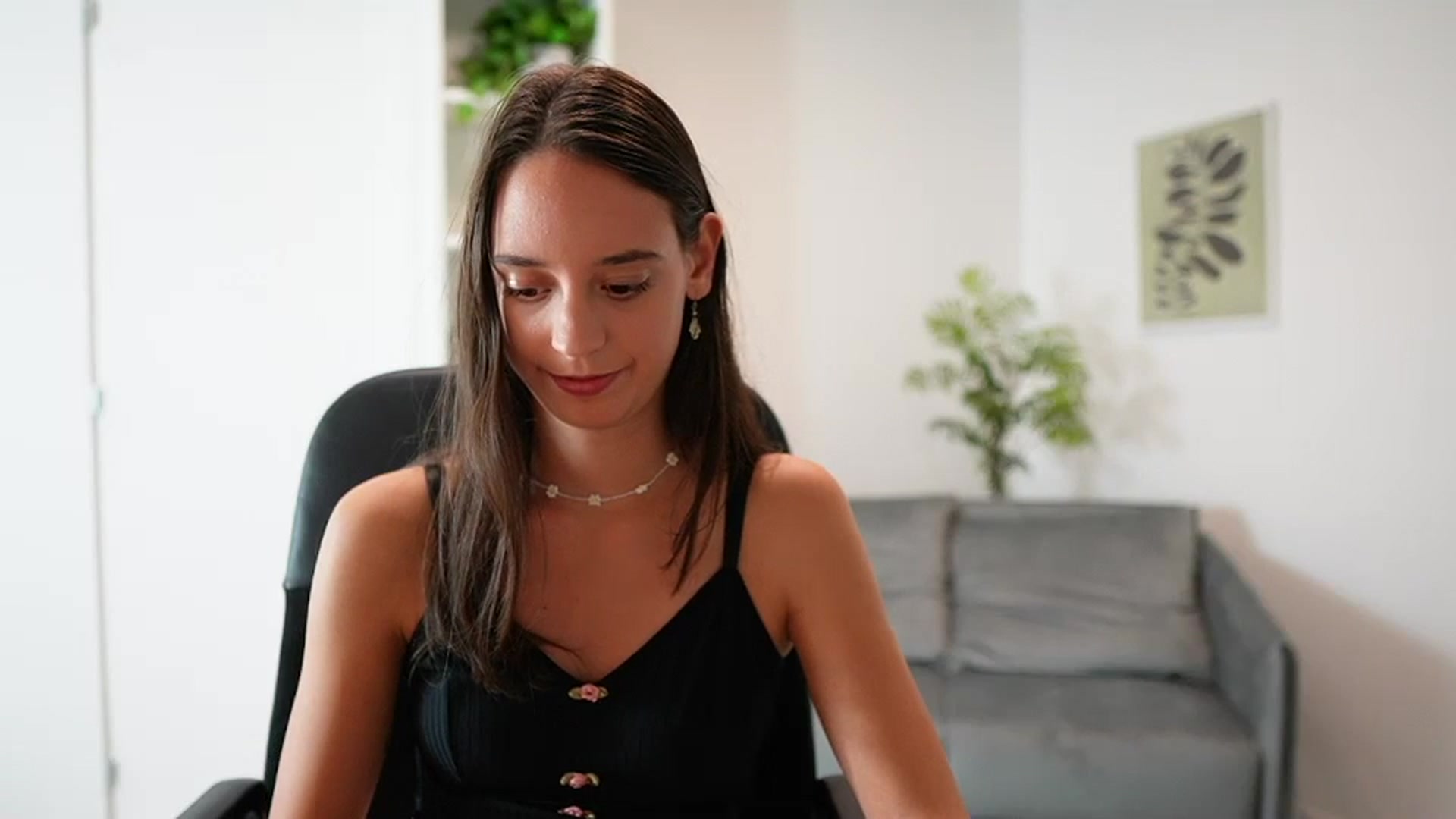 Gallery image thumbnail from ScarletBloom's myfreecams stream on, 10/03/2023, 17:42 image 6 of 20