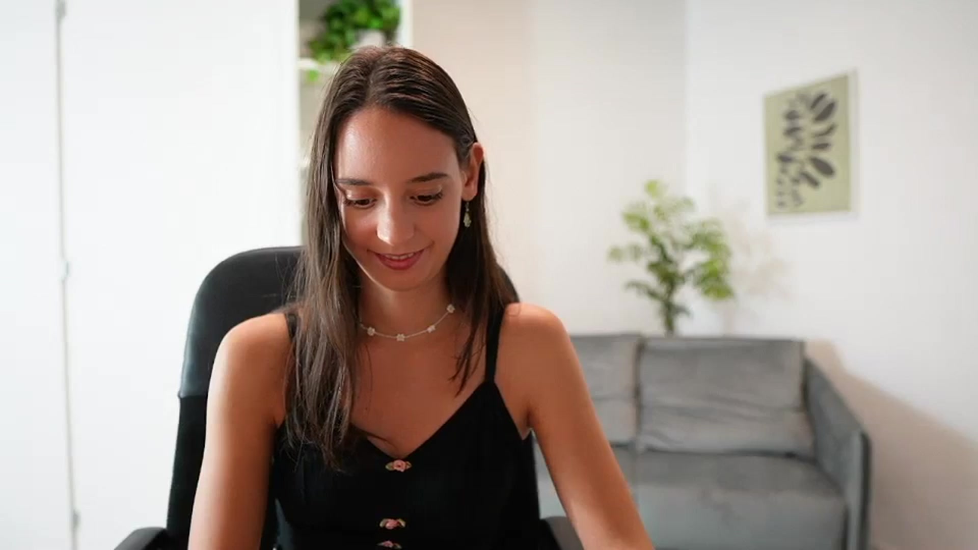 Gallery image thumbnail from ScarletBloom's myfreecams stream on, 10/03/2023, 17:42 image 7 of 20