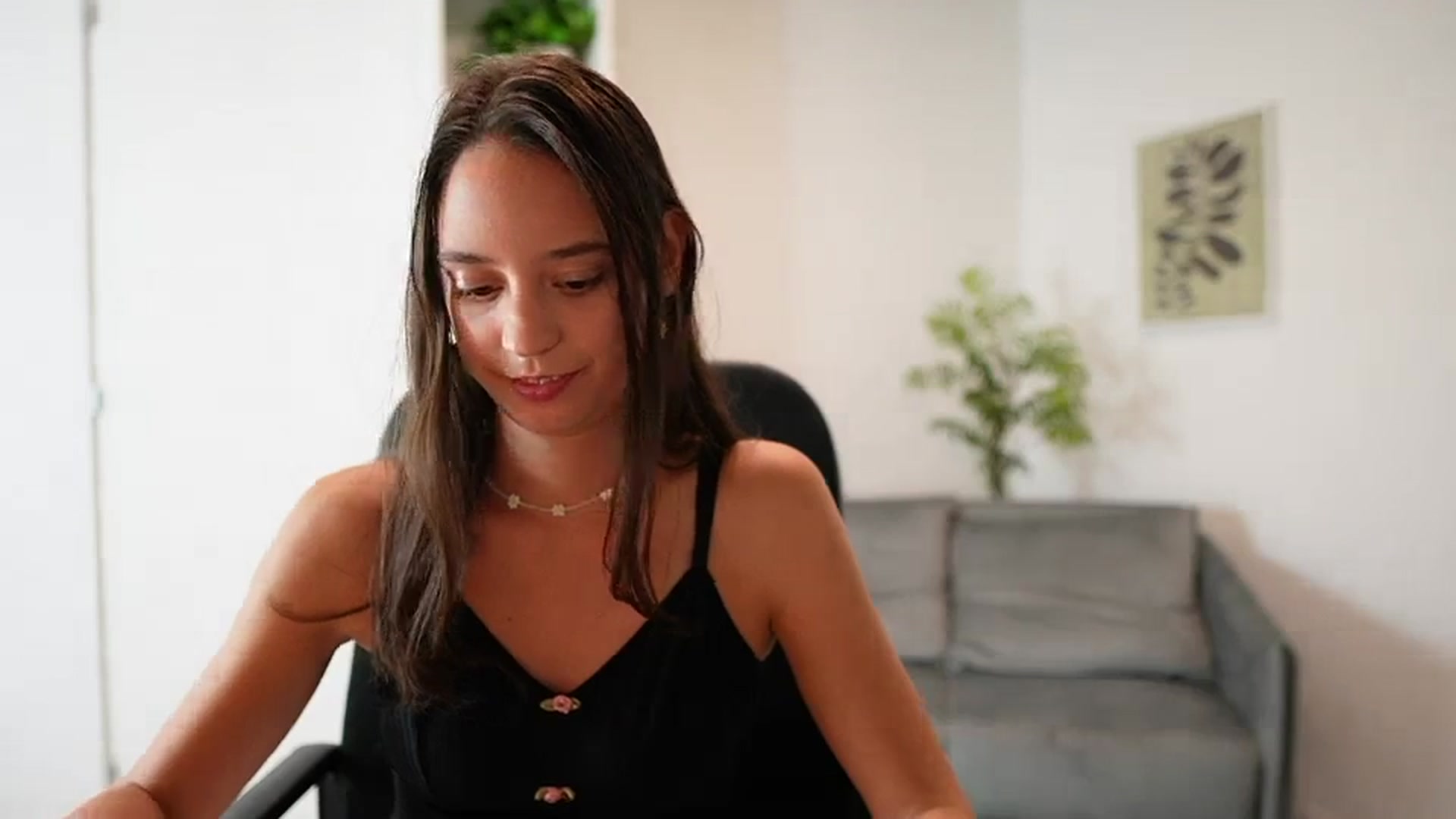Gallery image thumbnail from ScarletBloom's myfreecams stream on, 10/03/2023, 17:42 image 2 of 20