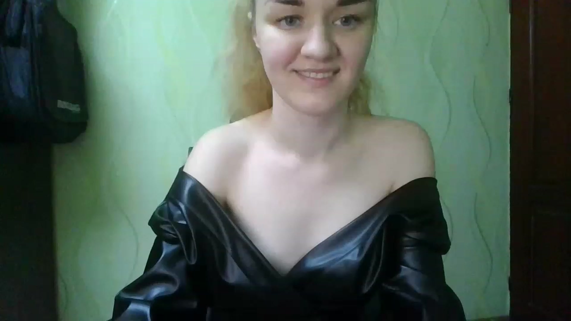 Gallery image thumbnail from ScarletChase's myfreecams stream on, 11/14/2022, 16:37 image 15 of 20