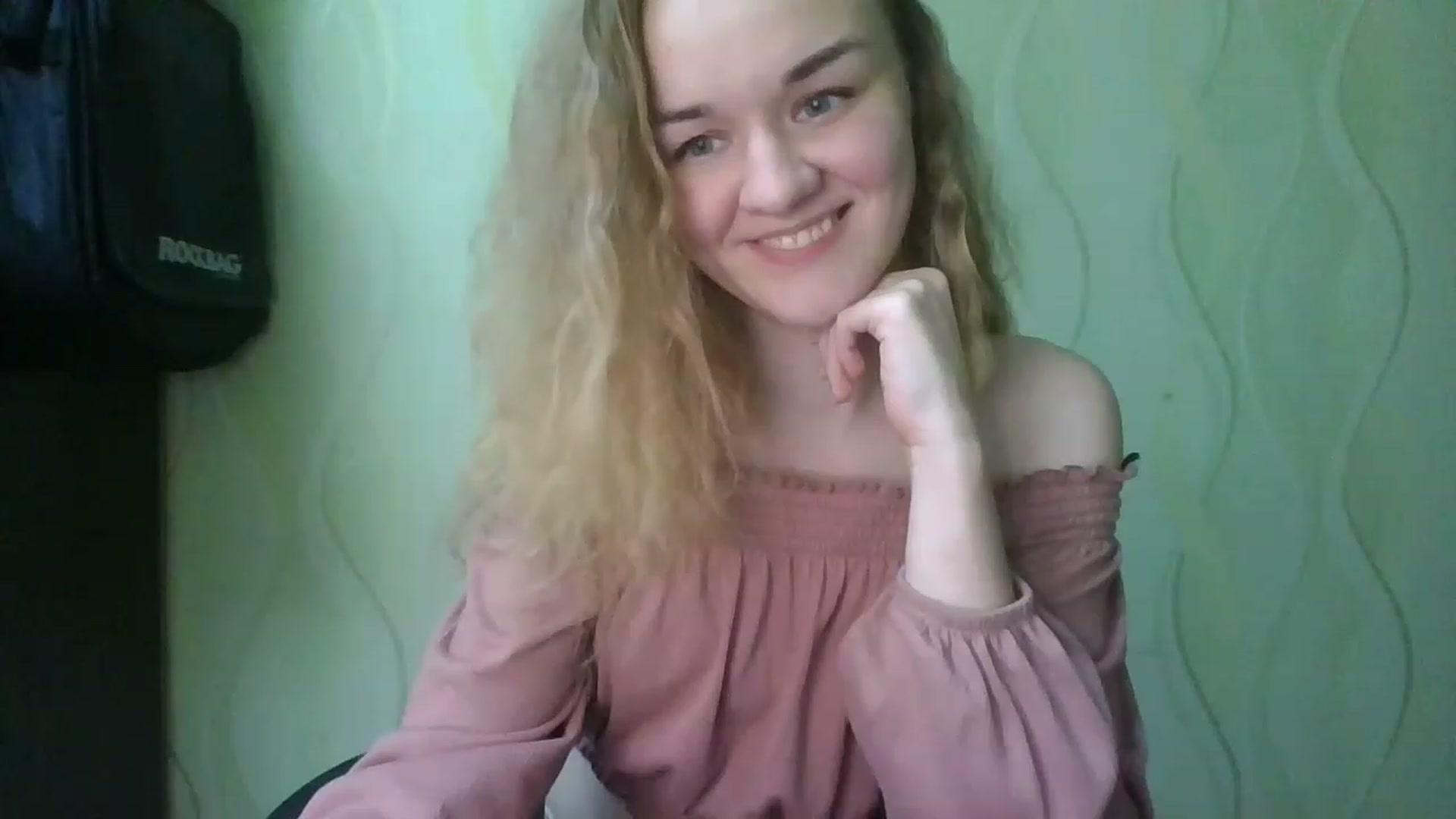 Gallery image thumbnail from ScarletChase's myfreecams stream on, 11/18/2022, 14:15 image 14 of 20