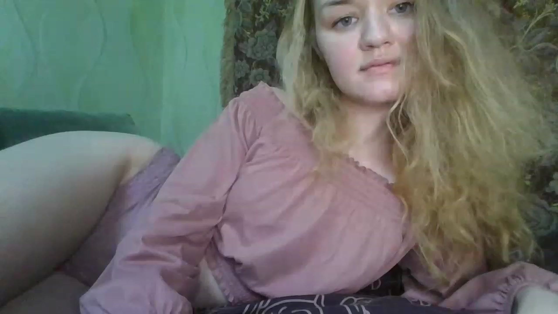 Gallery image thumbnail from ScarletChase's myfreecams stream on, 11/22/2022, 14:45 image 19 of 20