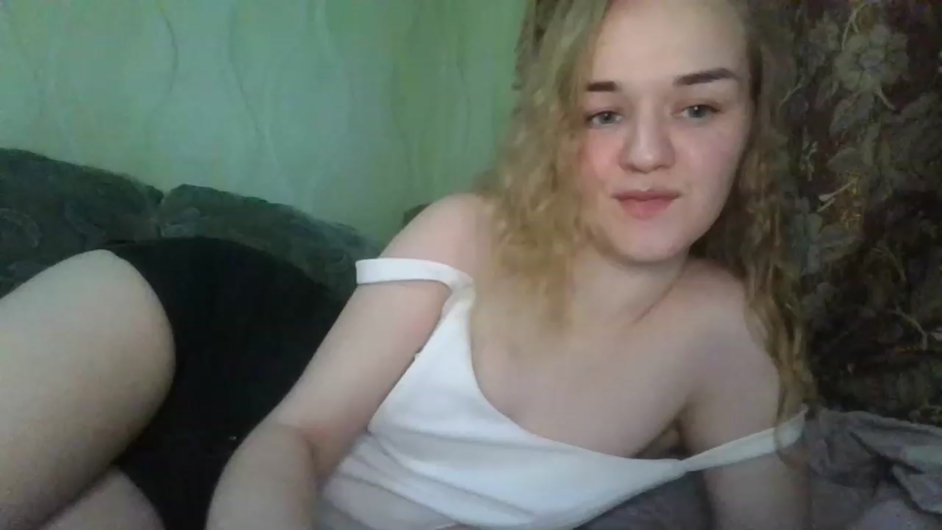 Gallery image thumbnail from ScarletChase's myfreecams stream on, 12/25/2022, 12:05 image 15 of 20