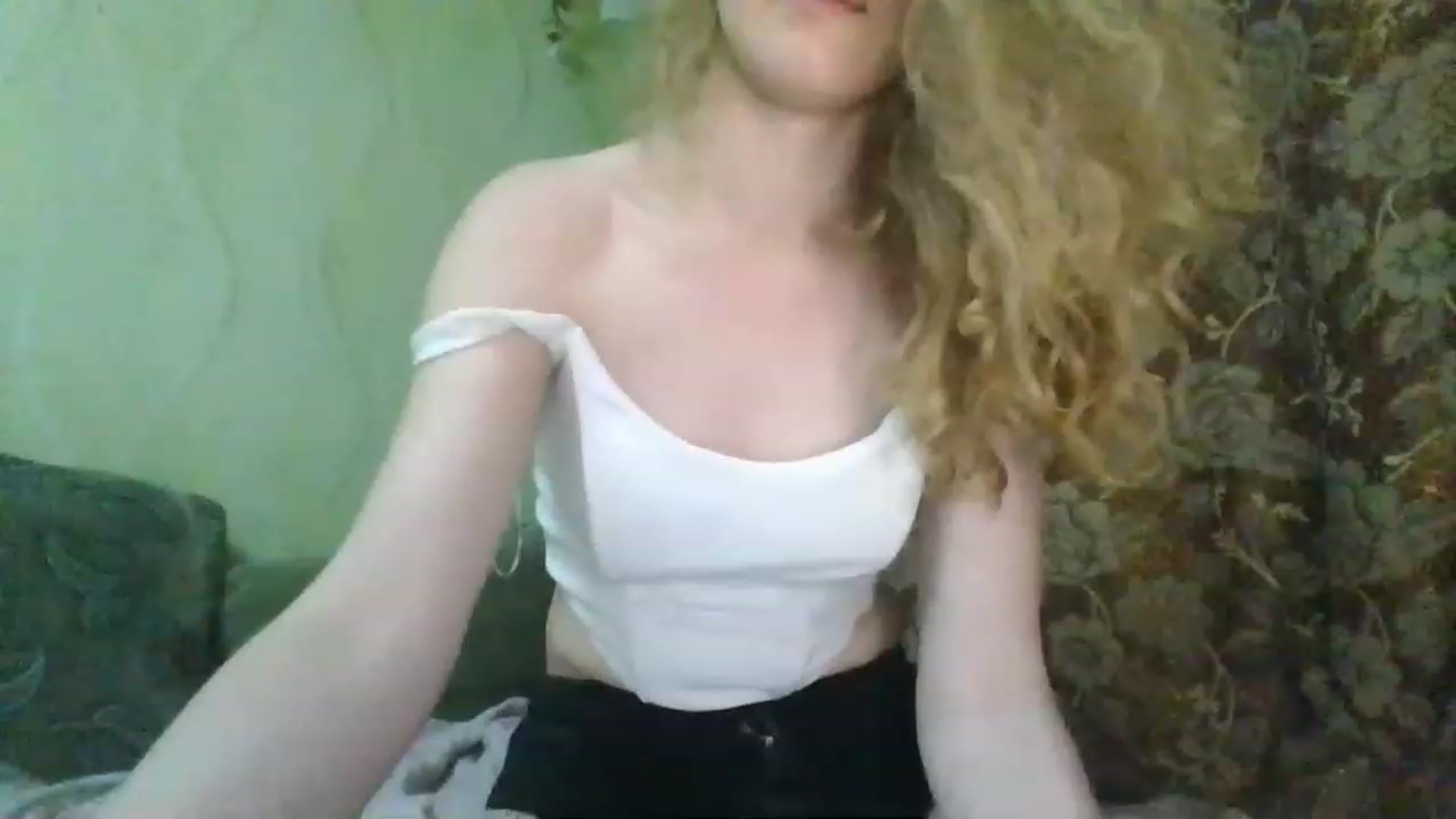 Gallery image thumbnail from ScarletChase's myfreecams stream on, 12/25/2022, 14:24 image 17 of 20