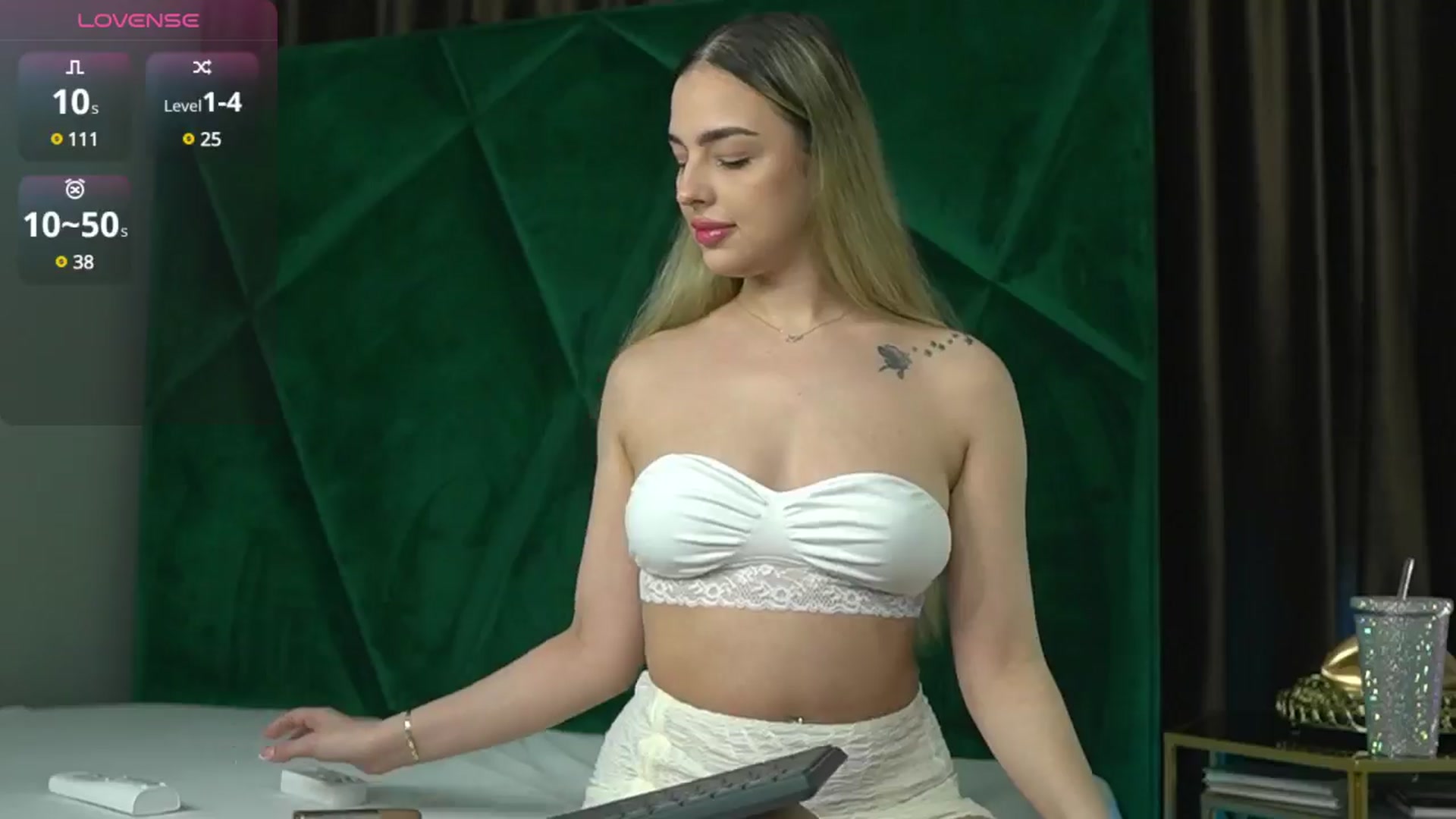 Gallery image thumbnail from ScarletColes's myfreecams stream on, 04/23/2025, 02:44 image 14 of 20