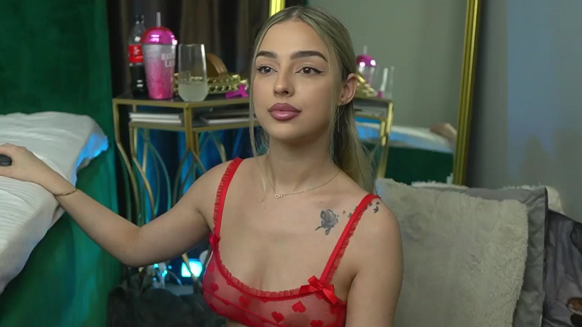 Gallery image thumbnail from ScarletColes's myfreecams stream on, 06/05/2025, 24:34 image 15 of 20