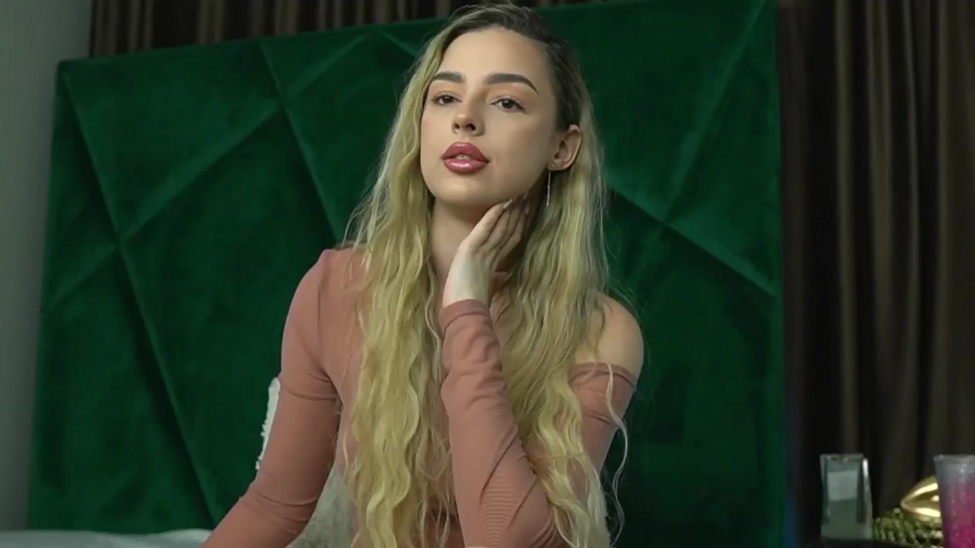 Gallery image thumbnail from ScarletColes's myfreecams stream on, 07/10/2025, 24:51 image 3 of 20