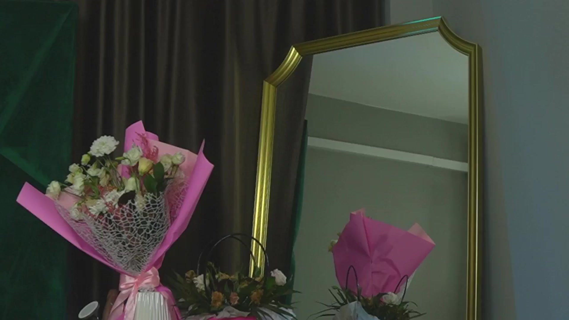 Gallery image thumbnail from ScarletColes's myfreecams stream on, 09/17/2025, 24:17 image 7 of 20