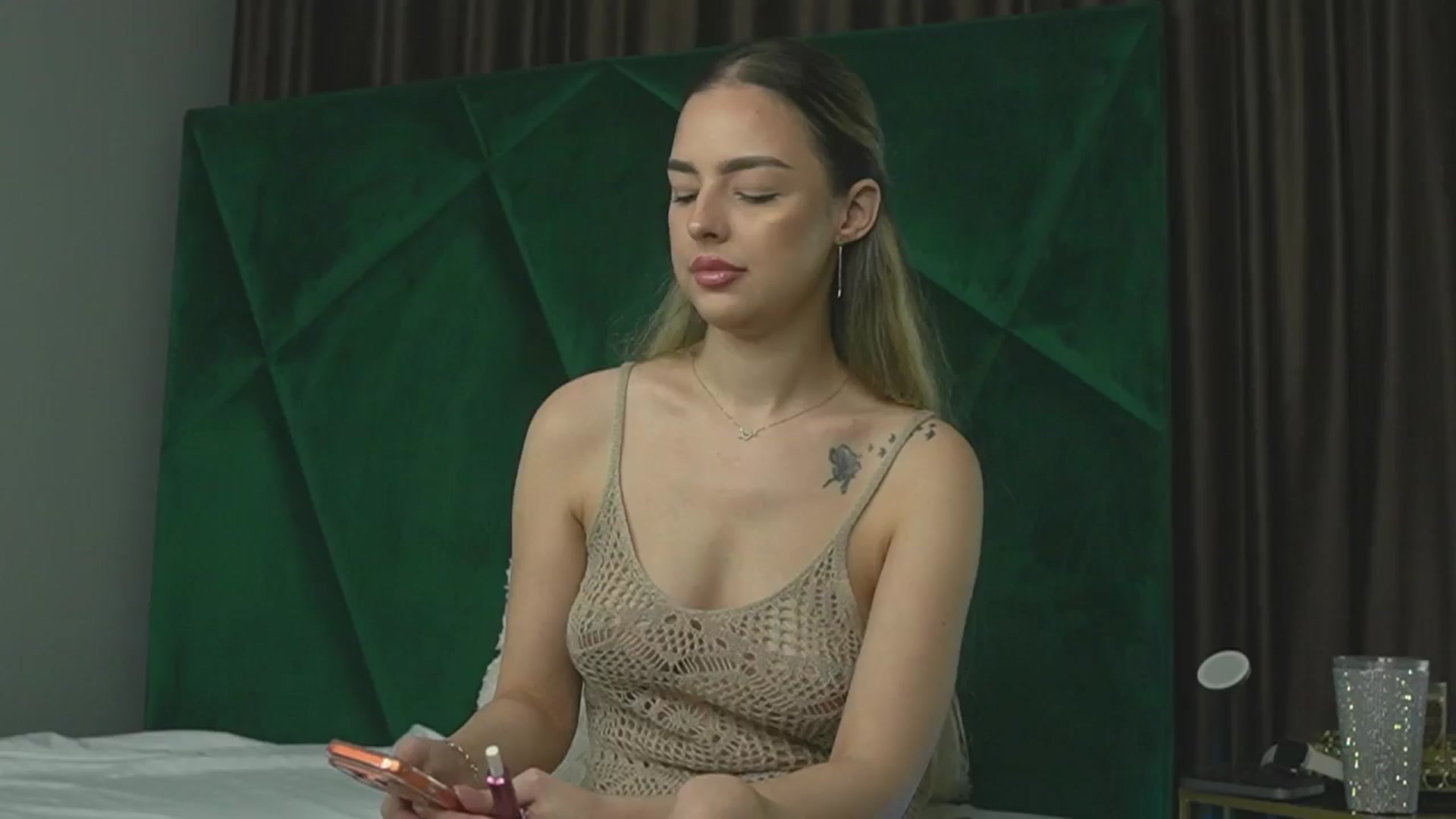 Gallery image thumbnail from ScarletColes's myfreecams stream on, 10/21/2025, 01:24 image 13 of 20