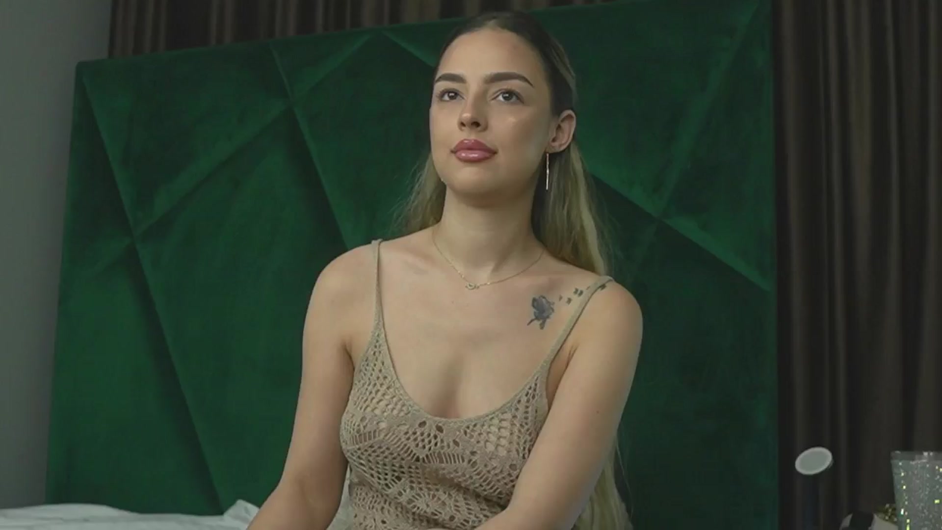 Gallery image thumbnail from ScarletColes's myfreecams stream on, 10/21/2025, 01:24 image 15 of 20