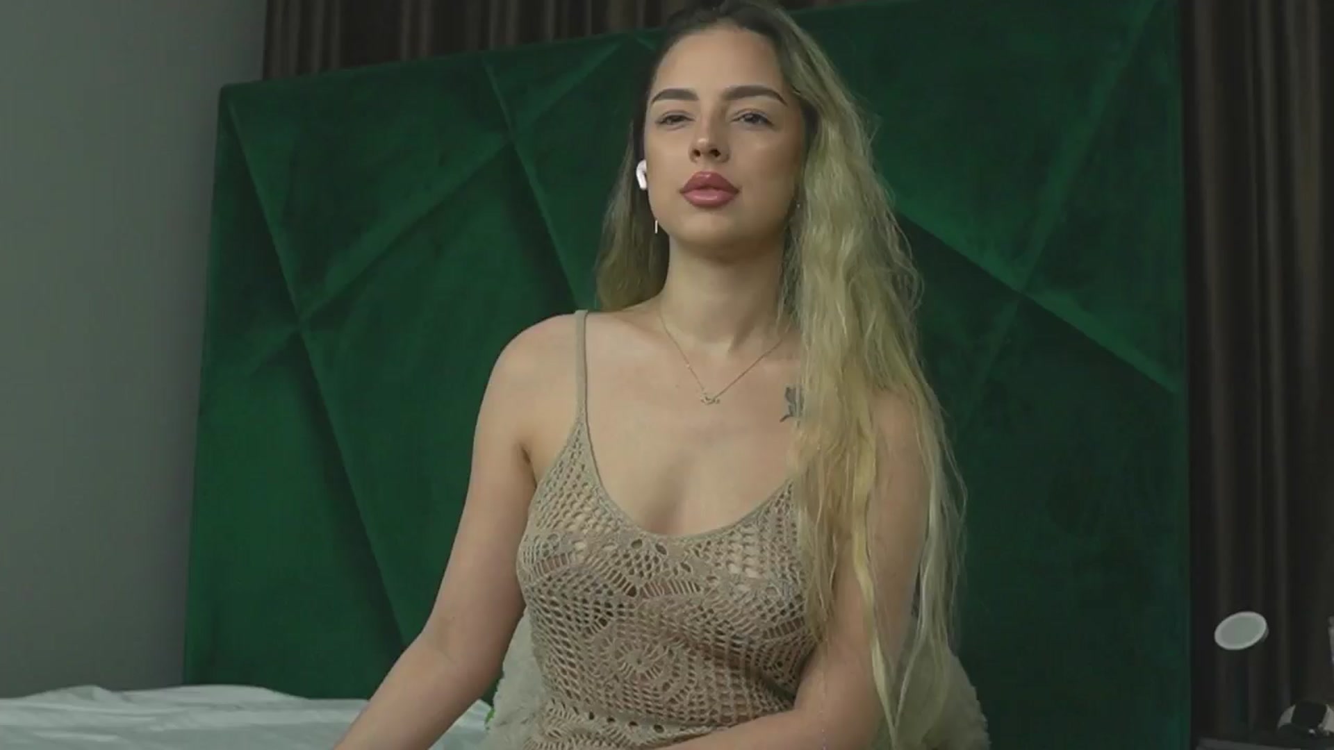 Gallery image thumbnail from ScarletColes's myfreecams stream on, 10/21/2025, 01:24 image 5 of 20