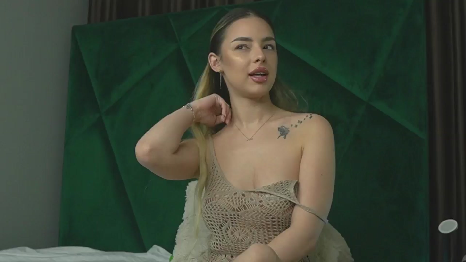 Gallery image thumbnail from ScarletColes's myfreecams stream on, 10/21/2025, 01:24 image 18 of 20