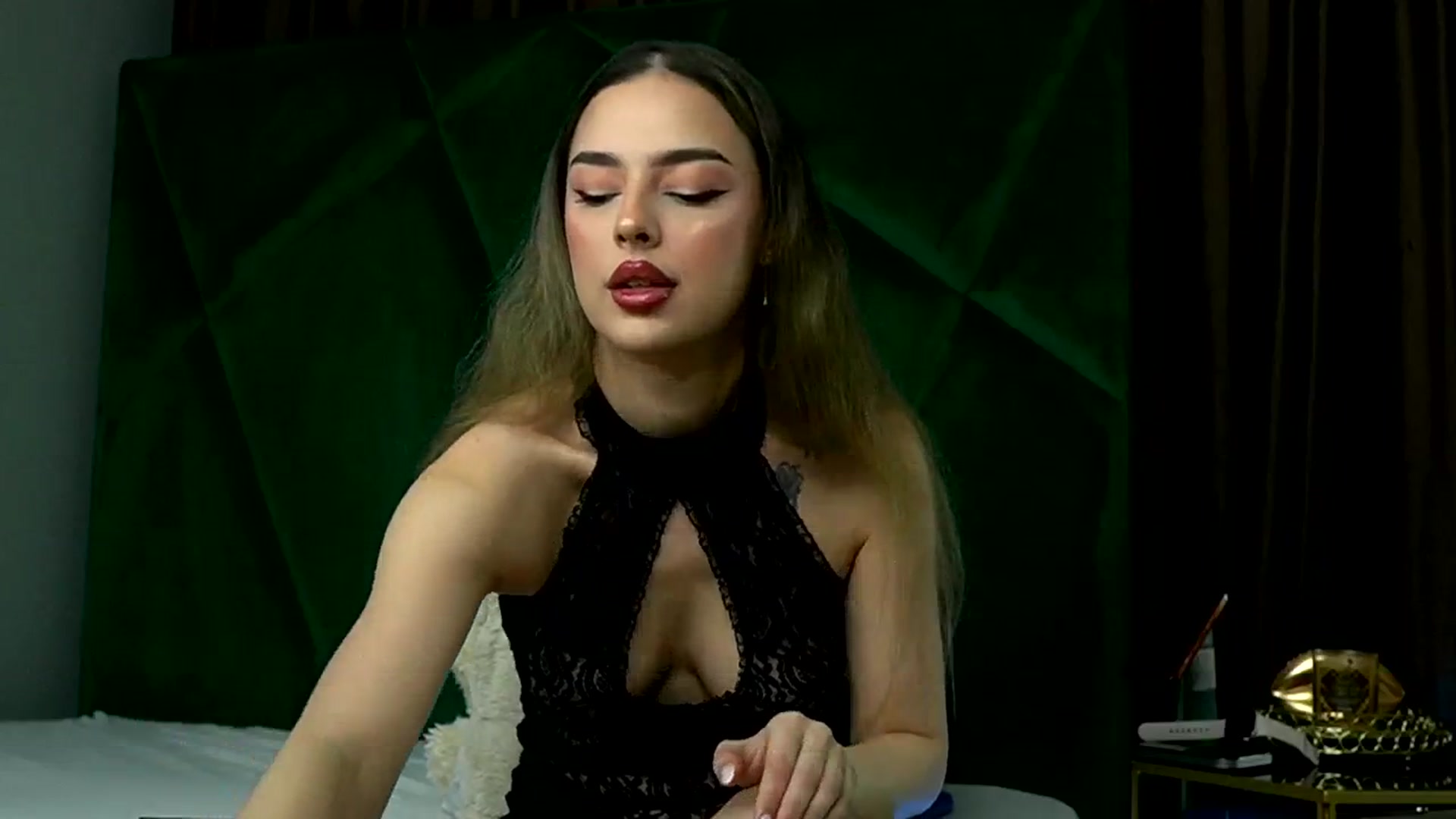 Gallery image thumbnail from ScarletColes's myfreecams stream on, 02/24/2026, 01:59 image 17 of 20