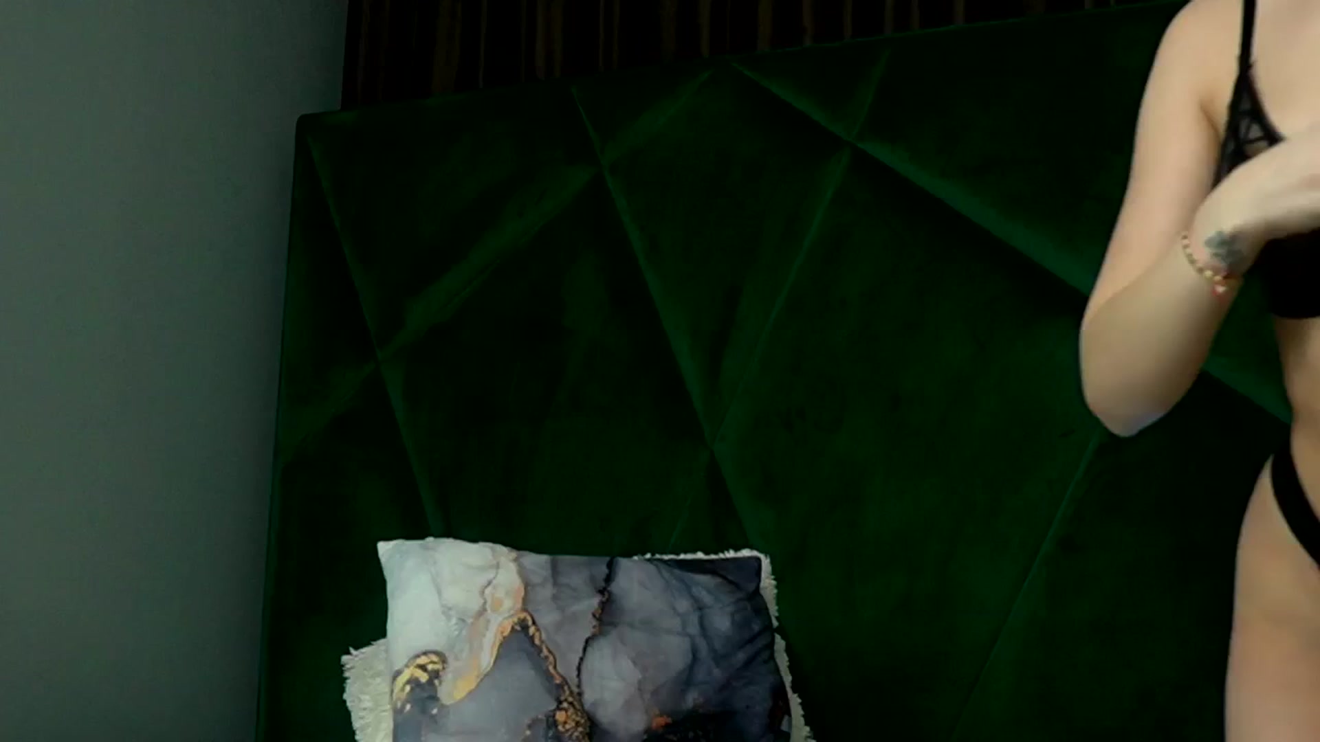 Gallery image thumbnail from ScarletColes's myfreecams stream on, 03/19/2026, 06:53 image 4 of 20