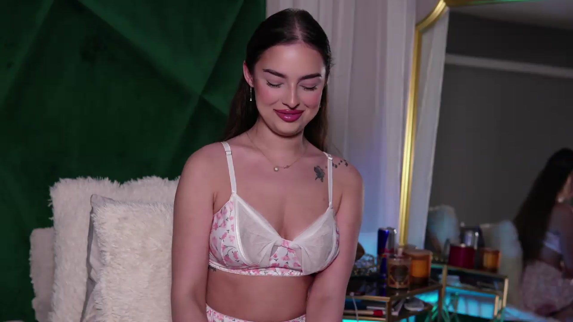Gallery image thumbnail from ScarletColesX's myfreecams stream on, 05/21/2026, 01:49 image 3 of 20