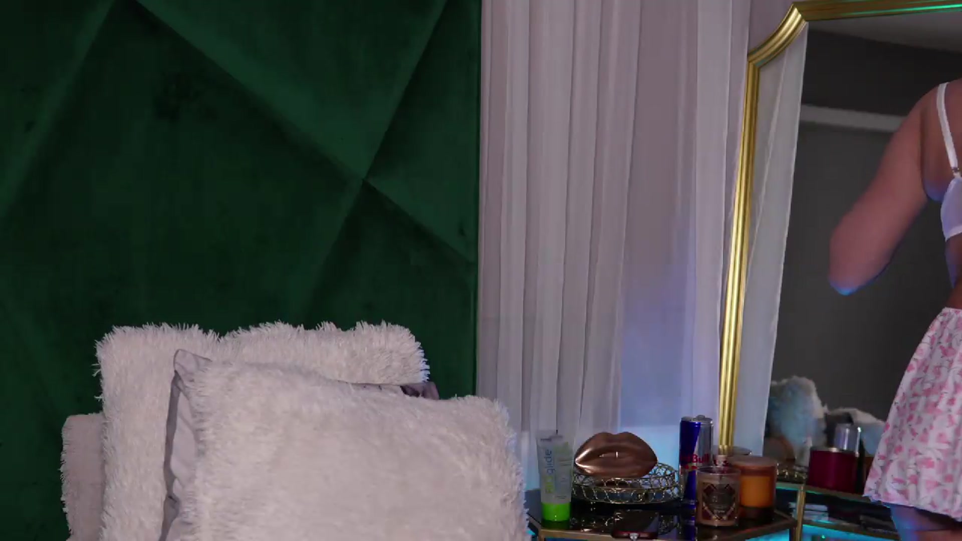 Gallery image thumbnail from ScarletColesX's myfreecams stream on, 05/21/2026, 01:49 image 2 of 20