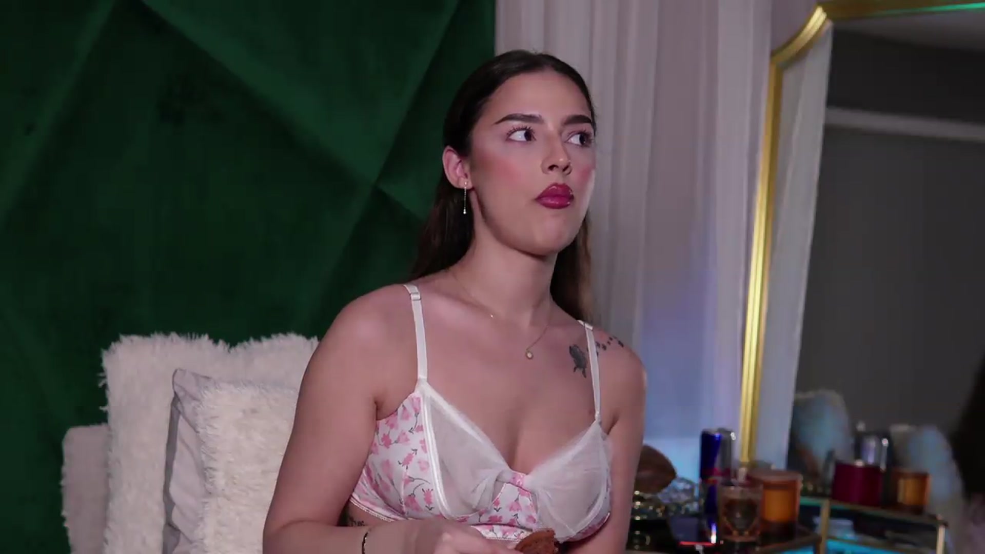 Gallery image thumbnail from ScarletColesX's myfreecams stream on, 05/21/2026, 01:49 image 8 of 20