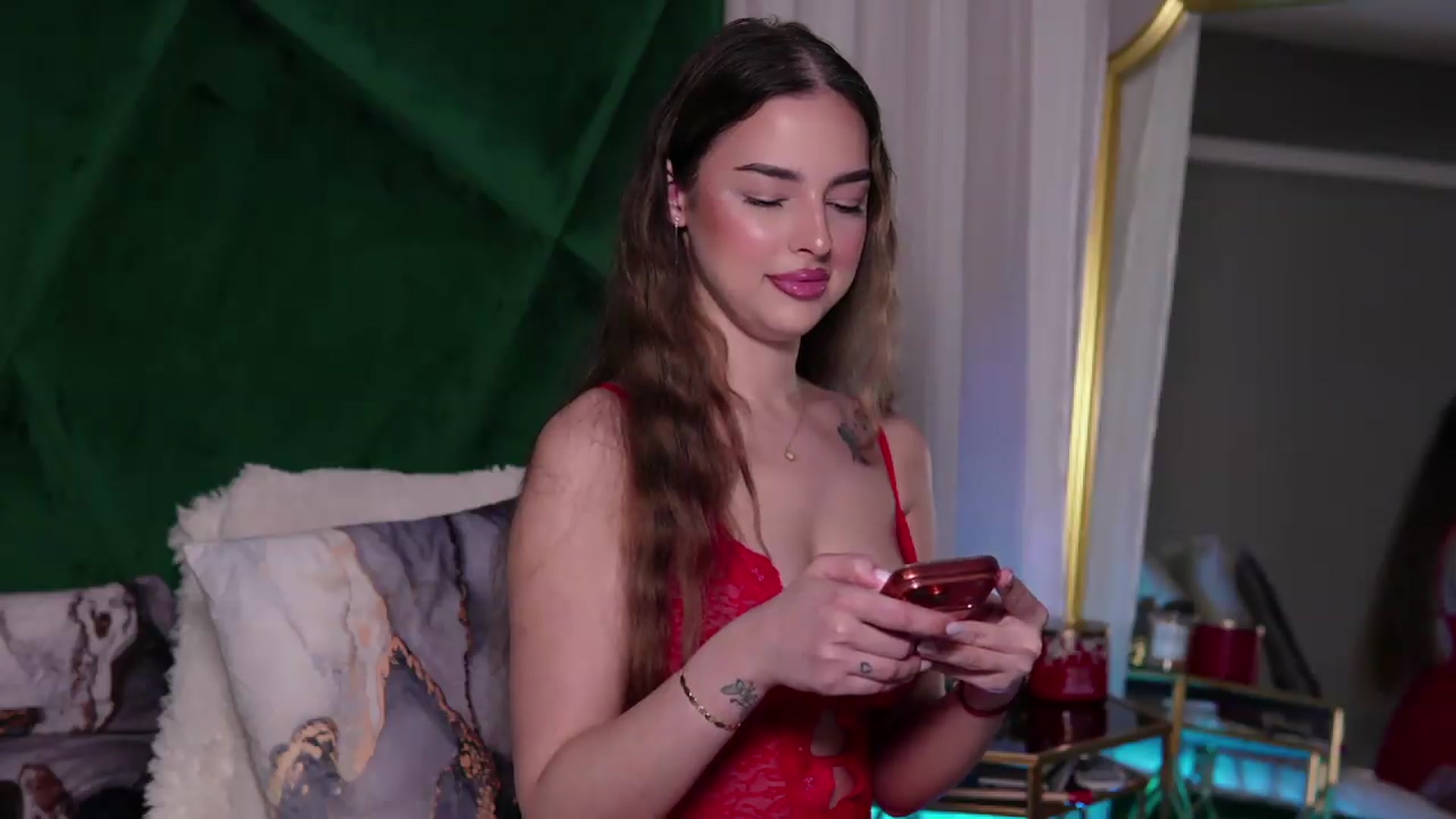 Gallery image thumbnail from ScarletColesX's myfreecams stream on, 05/26/2026, 24:52 image 16 of 20