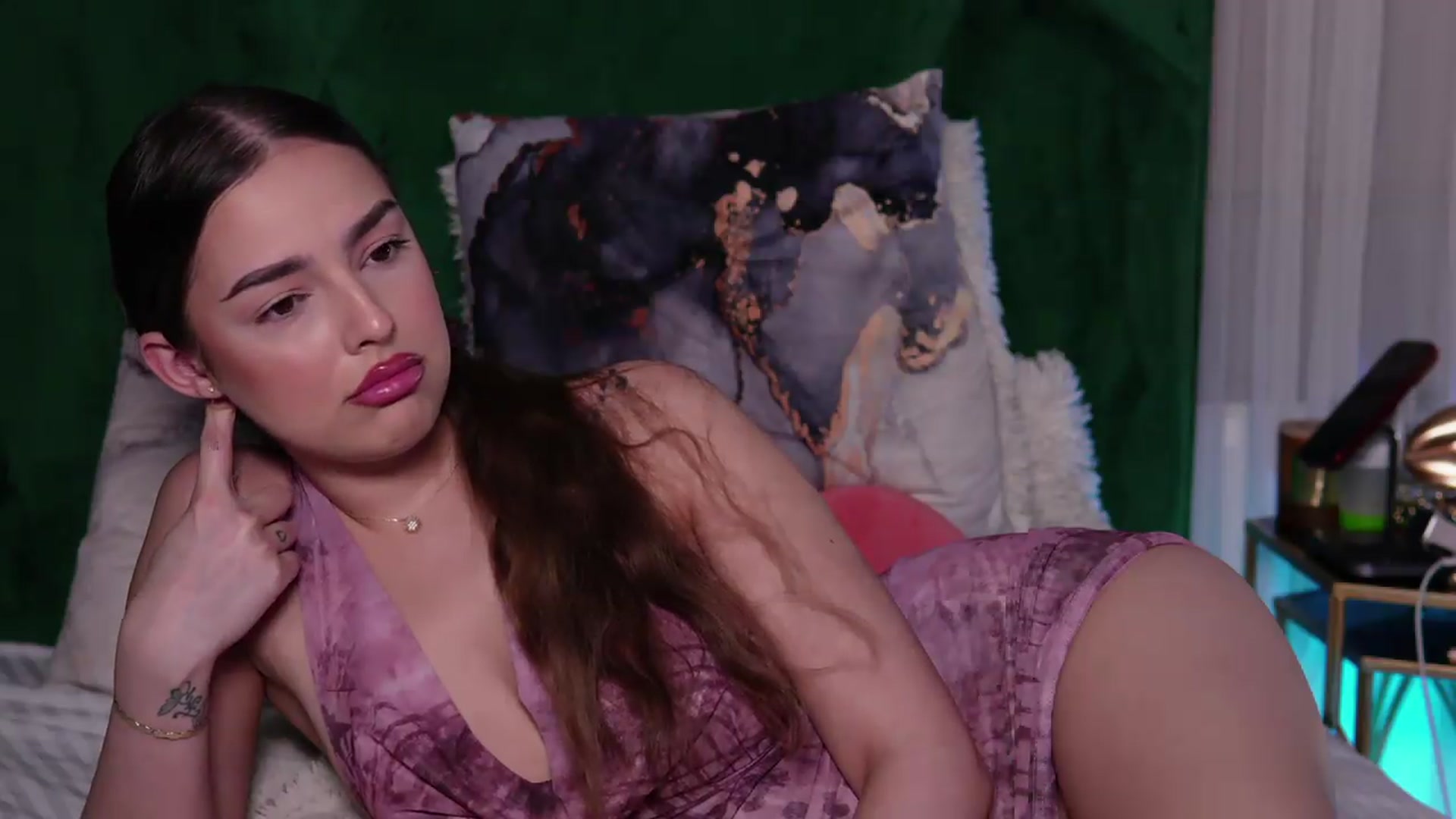 Gallery image thumbnail from ScarletColesX's myfreecams stream on, 05/27/2026, 02:48 image 16 of 20