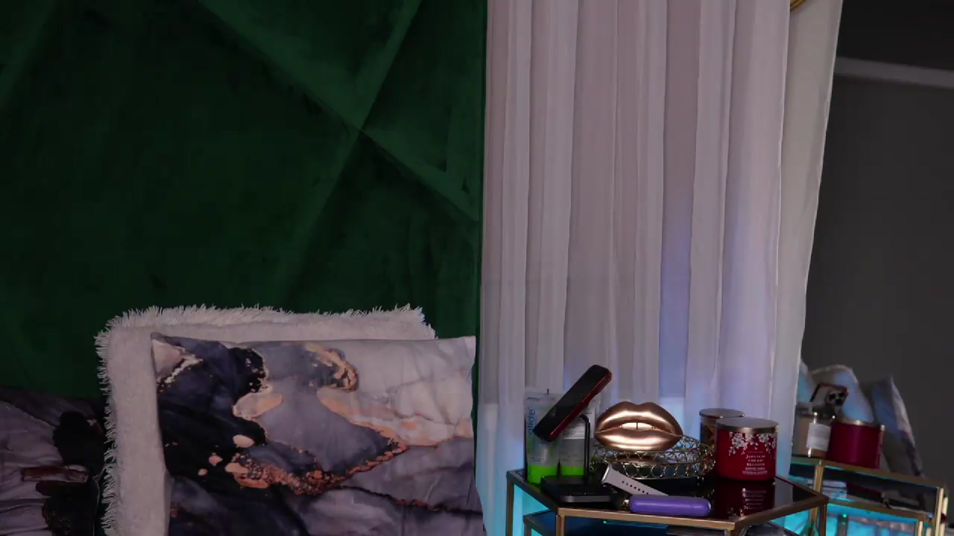 Gallery image thumbnail from ScarletColesX's myfreecams stream on, 05/28/2026, 24:56 image 13 of 20