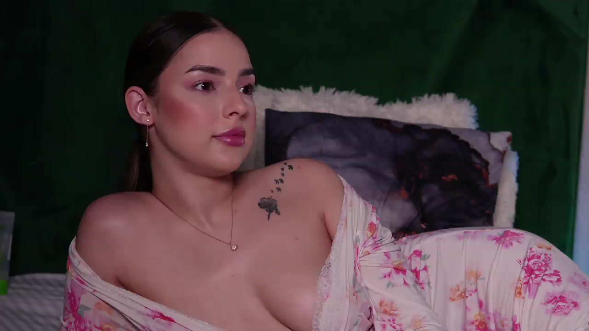 Gallery image thumbnail from ScarletColesX's myfreecams stream on, 06/03/2026, 05:04 image 2 of 20
