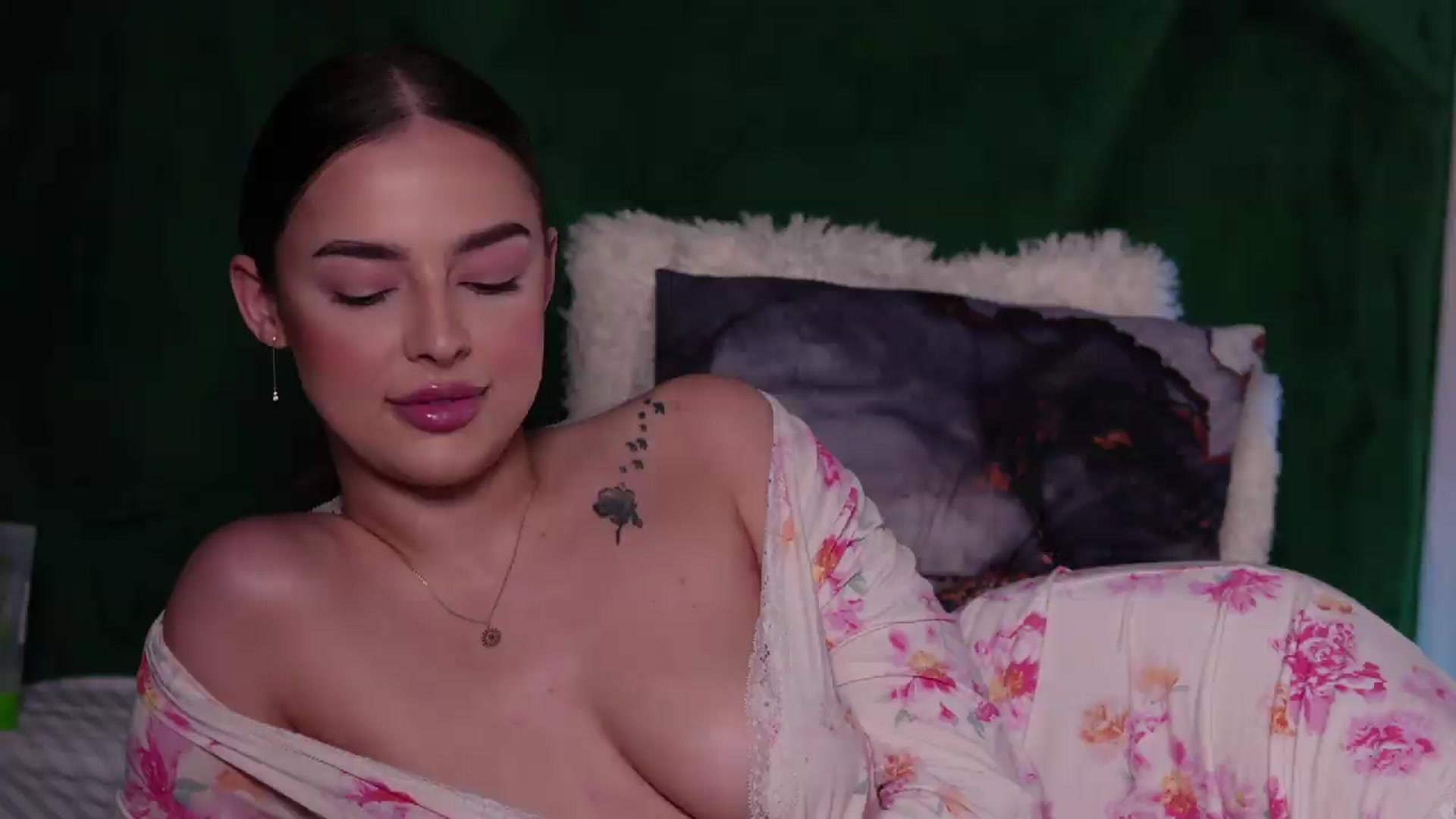 Gallery image thumbnail from ScarletColesX's myfreecams stream on, 06/03/2026, 05:04 image 7 of 20