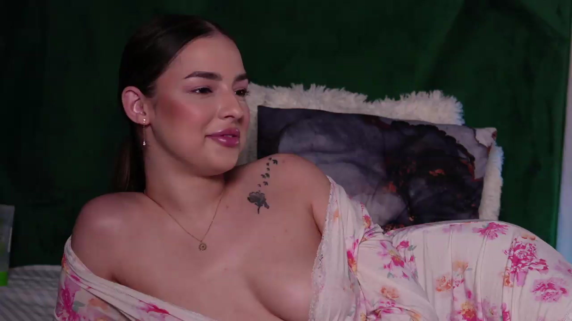 Gallery image thumbnail from ScarletColesX's myfreecams stream on, 06/03/2026, 05:04 image 6 of 20