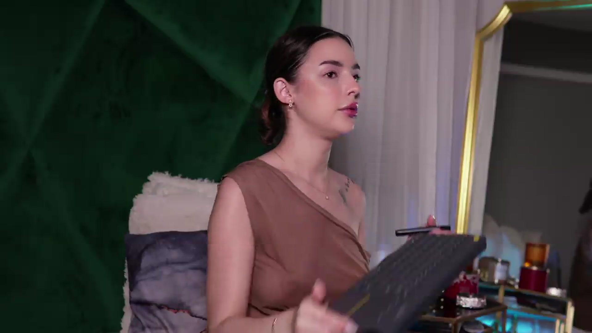 Gallery image thumbnail from ScarletColesX's myfreecams stream on, 06/09/2026, 06:06 image 5 of 20