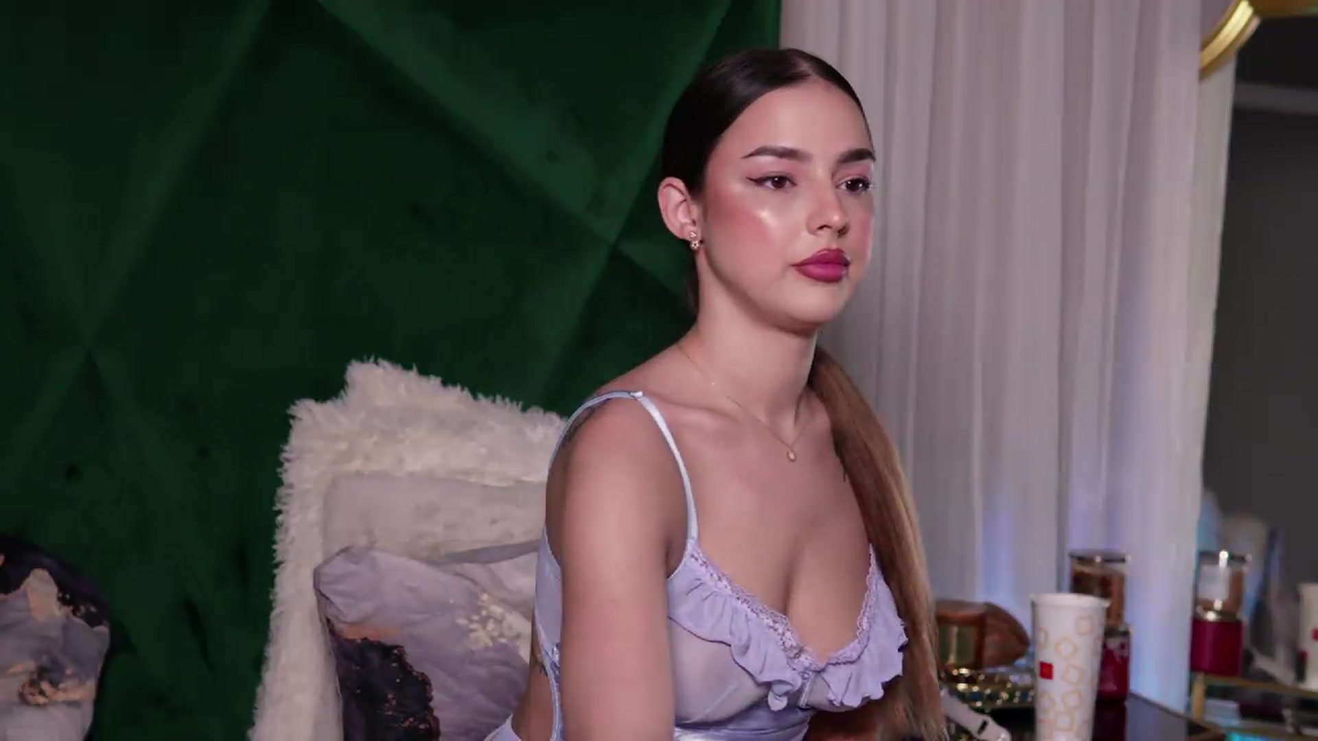 Gallery image thumbnail from ScarletColesX's myfreecams stream on, 06/19/2026, 01:03 image 17 of 20