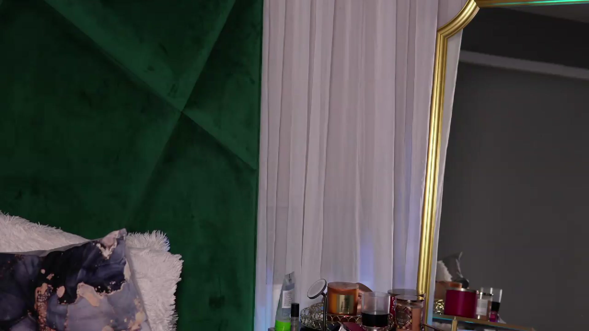 Gallery image thumbnail from ScarletColesX's myfreecams stream on, 06/24/2026, 24:35 image 12 of 20