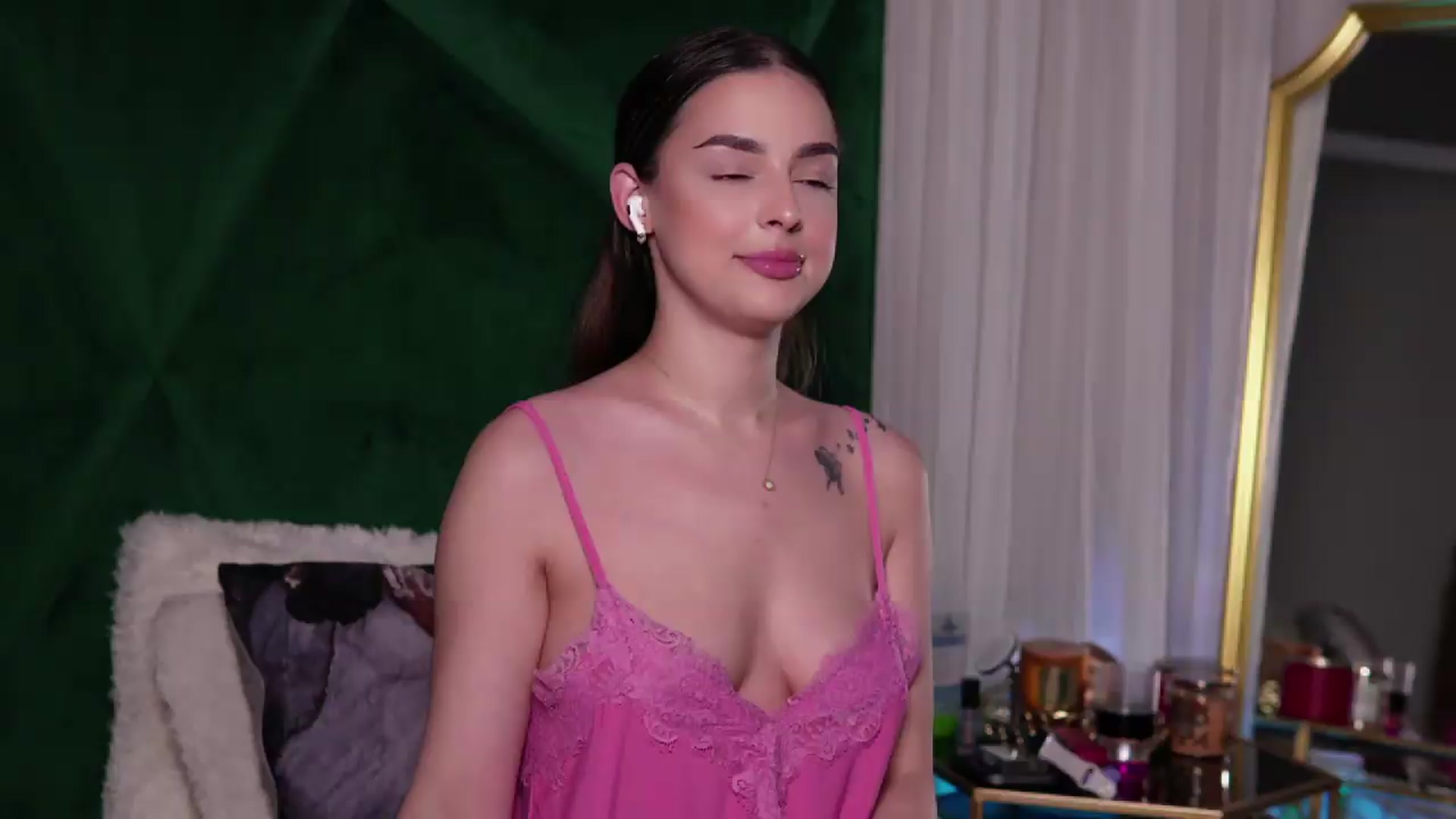 Gallery image thumbnail from ScarletColesX's myfreecams stream on, 06/25/2026, 06:51 image 4 of 20