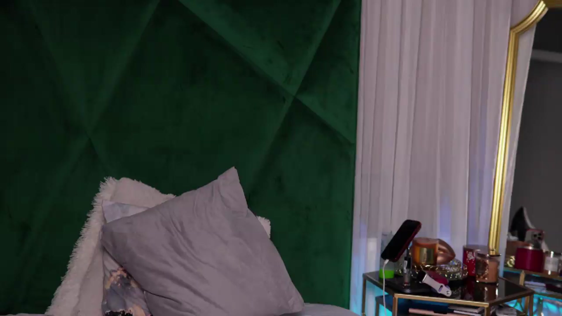 Gallery image thumbnail from ScarletColesX's myfreecams stream on, 07/04/2026, 01:33 image 3 of 20