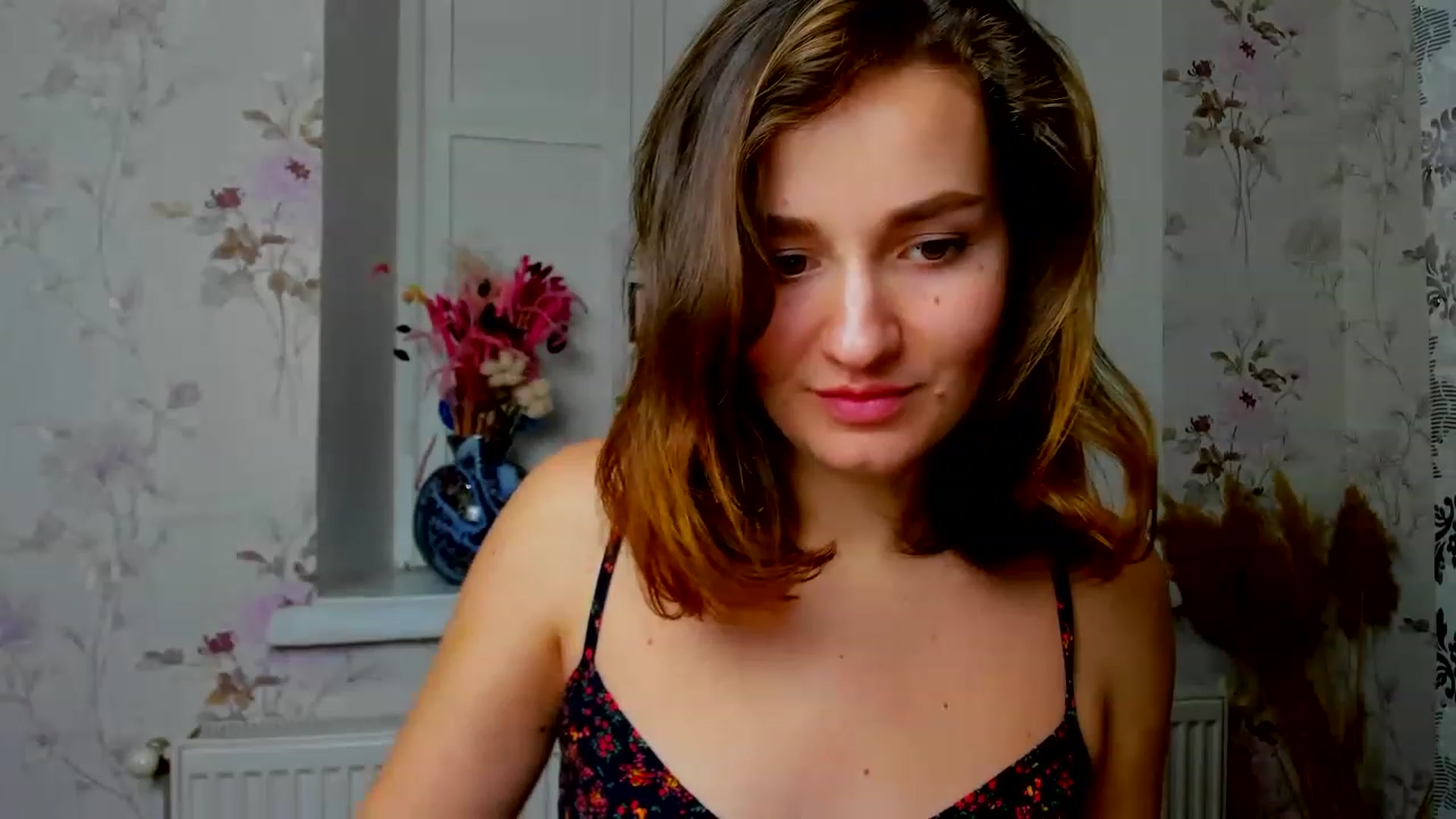 Gallery image thumbnail from ScarletCruz's myfreecams stream on, 12/18/2022, 15:02 image 12 of 20