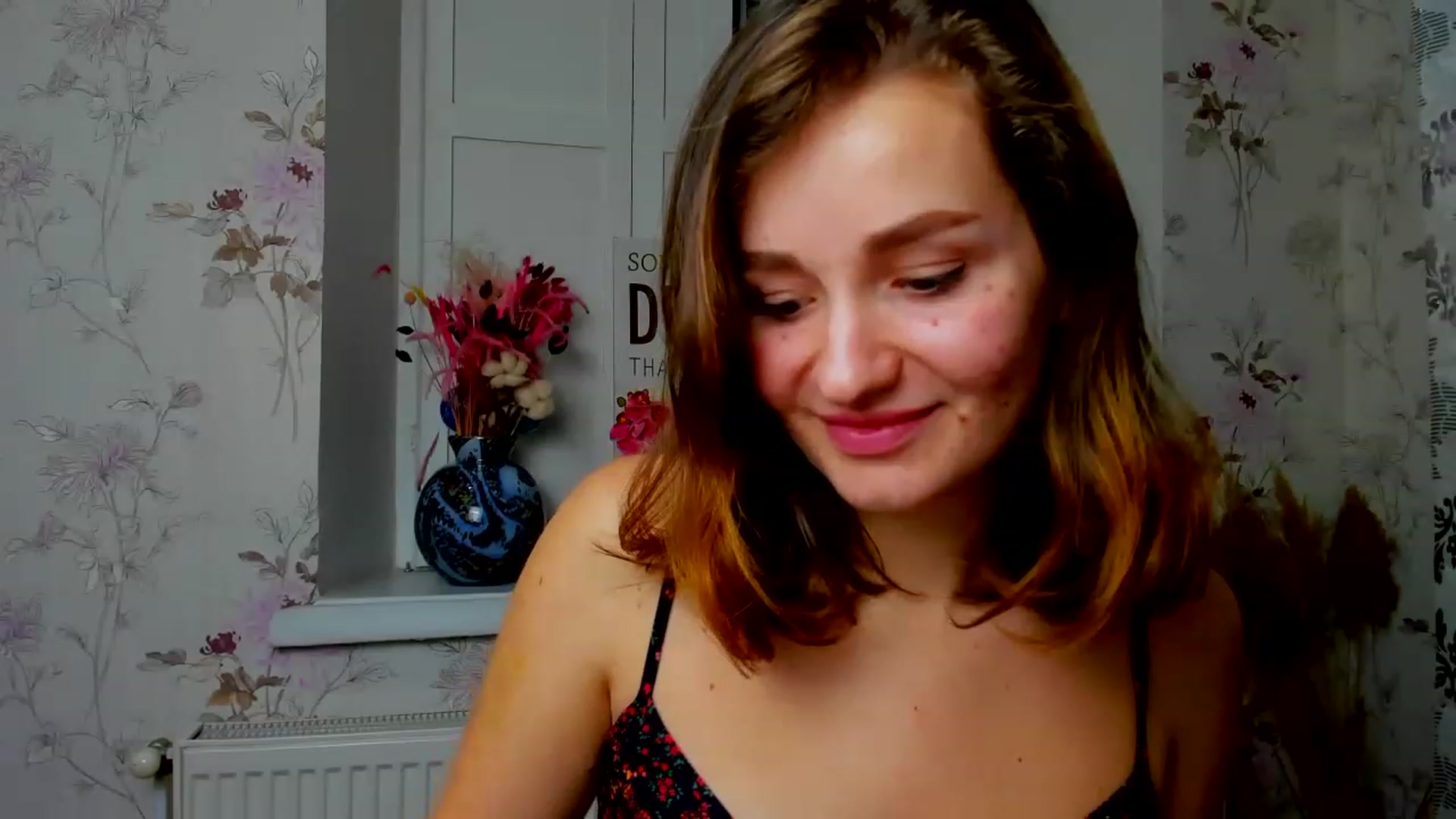 Gallery image thumbnail from ScarletCruz's myfreecams stream on, 12/18/2022, 15:02 image 14 of 20