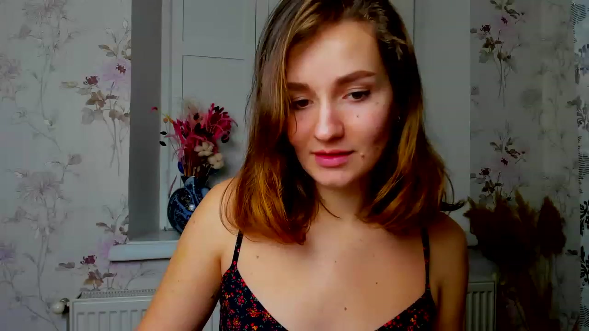 Gallery image thumbnail from ScarletCruz's myfreecams stream on, 12/18/2022, 15:02 image 11 of 20