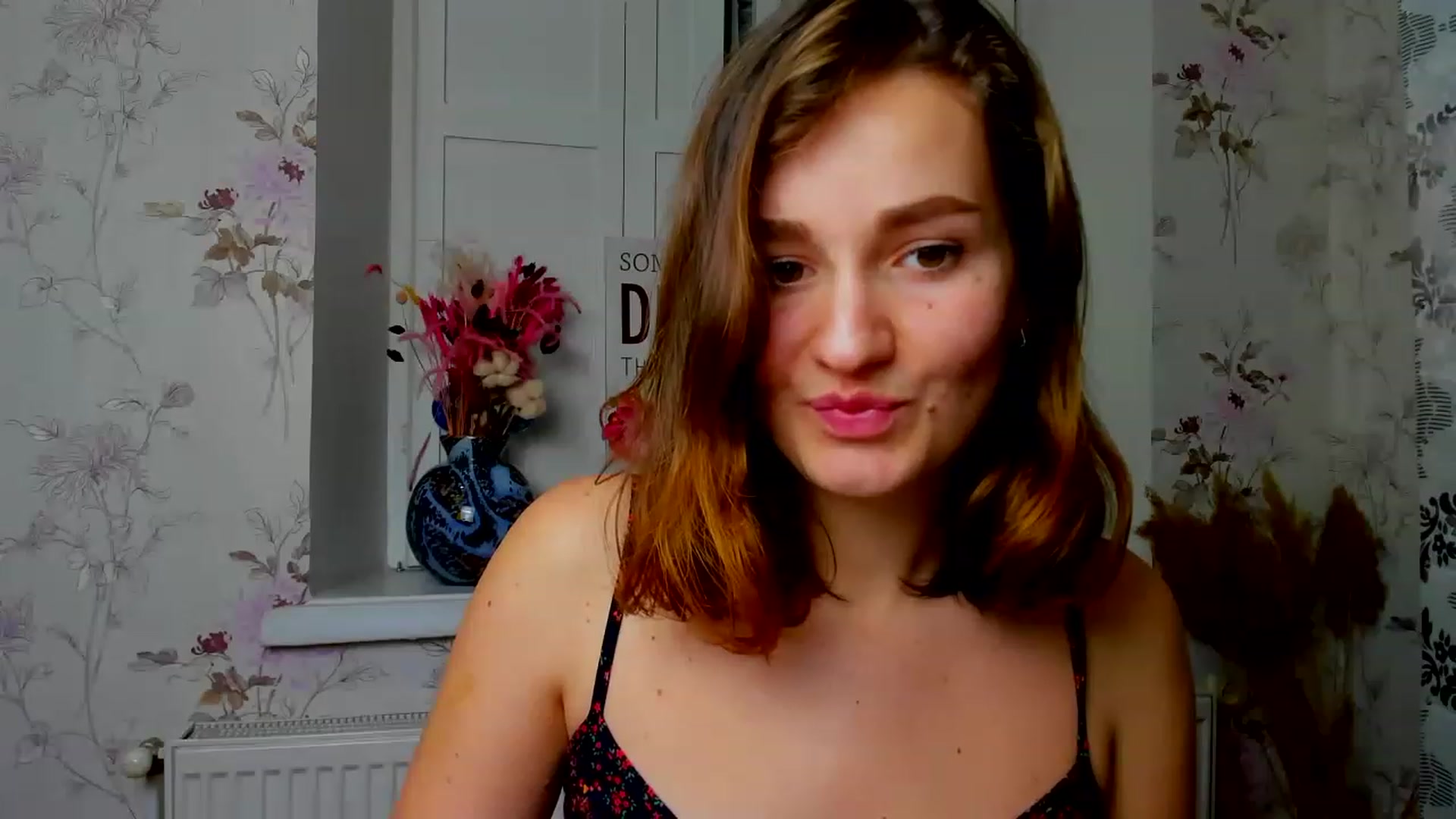 Gallery image thumbnail from ScarletCruz's myfreecams stream on, 12/18/2022, 15:02 image 18 of 20