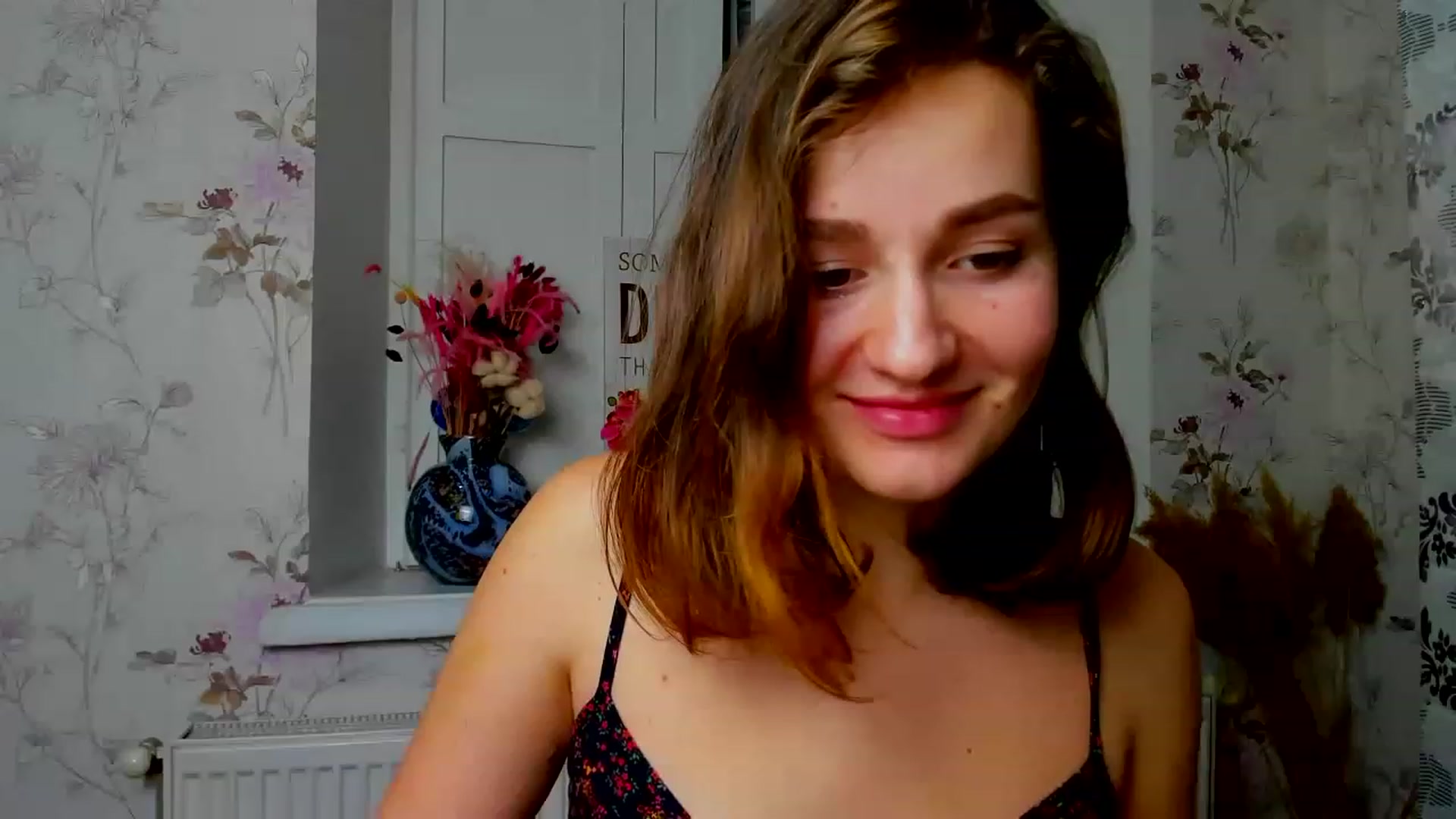 Gallery image thumbnail from ScarletCruz's myfreecams stream on, 12/18/2022, 15:02 image 19 of 20